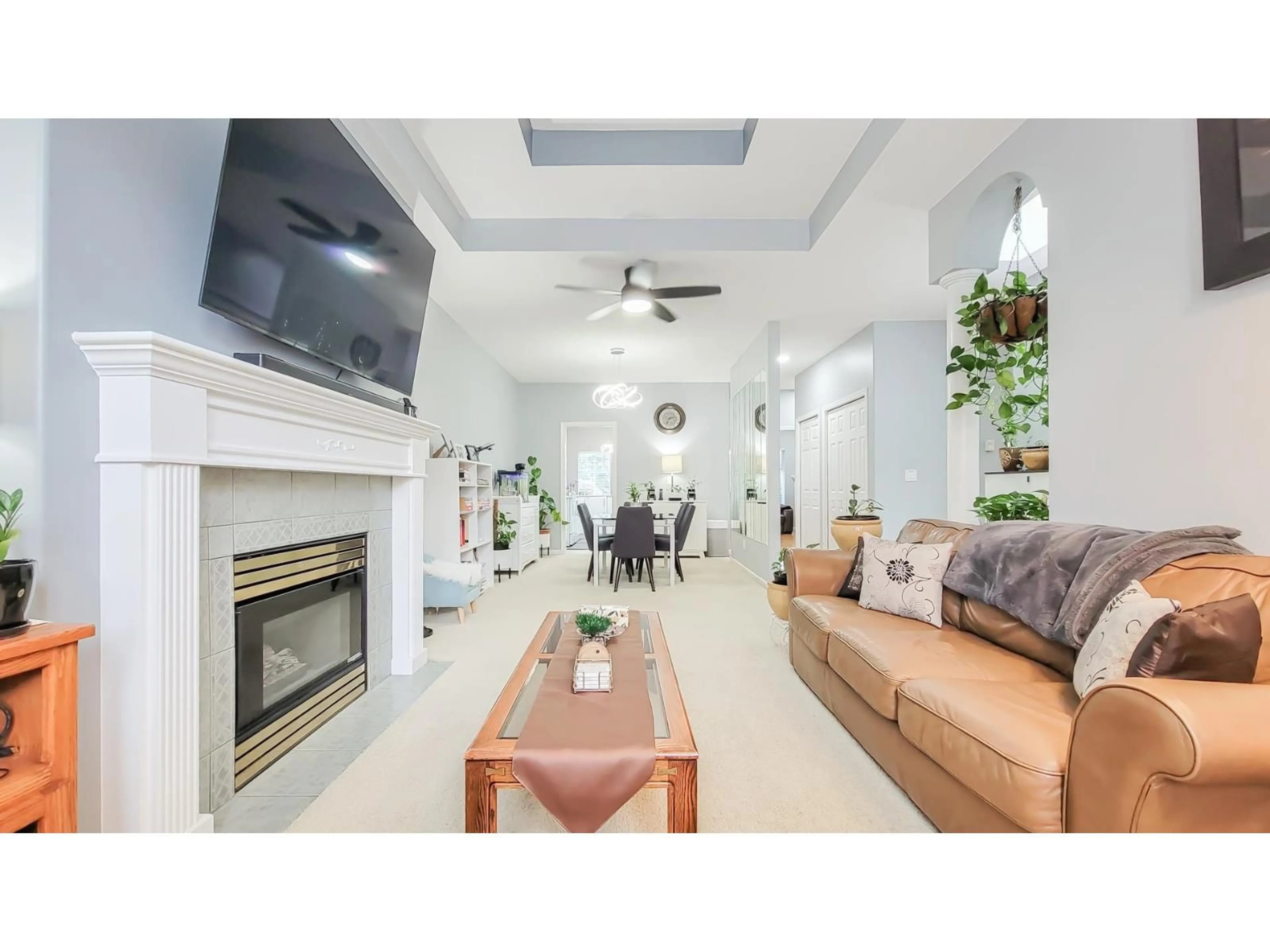 Living room with furniture, ceramic/tile floor for 19 - 15677 24 AVENUE, Surrey British Columbia V4A2J6
