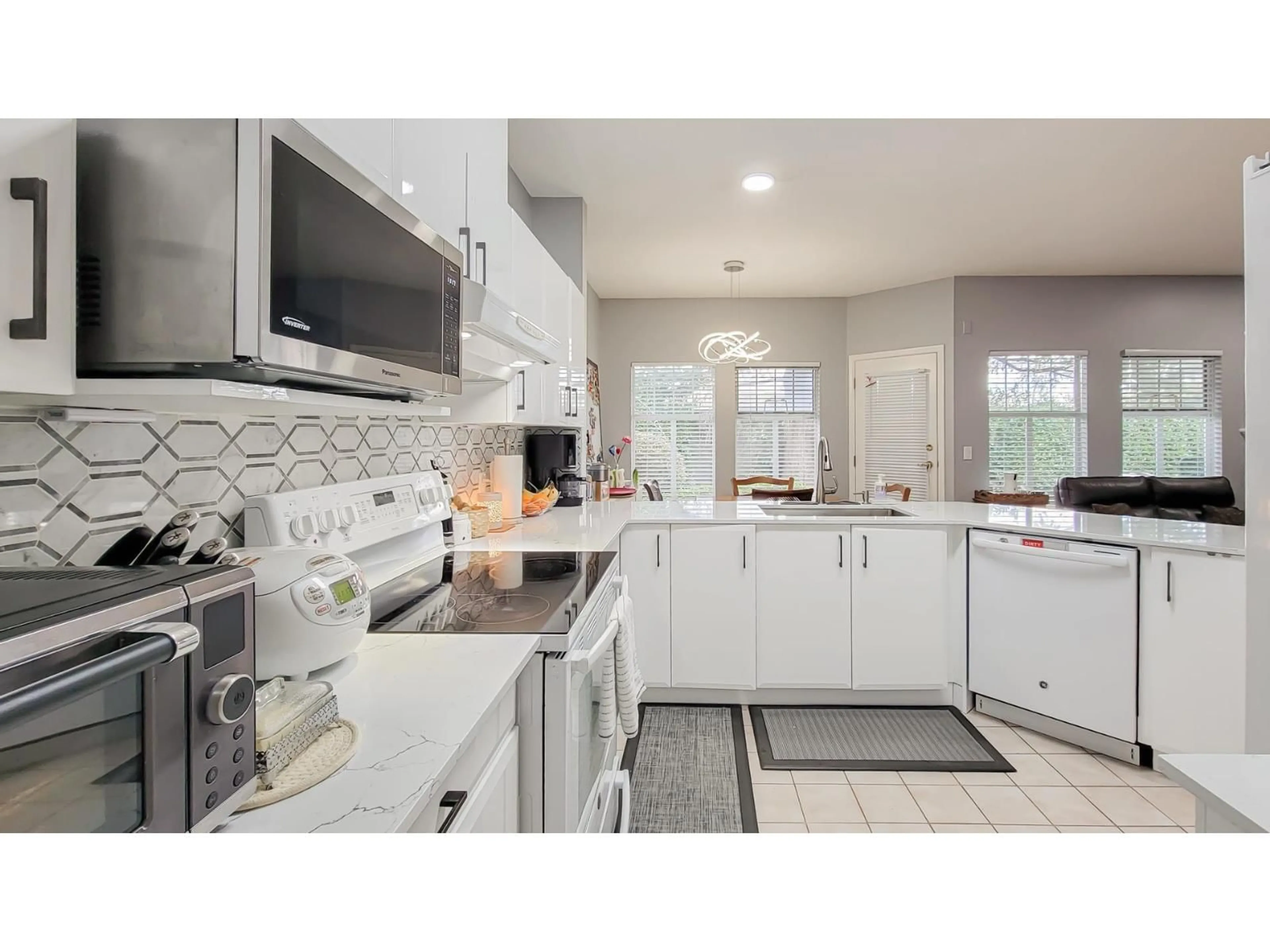 Open concept kitchen, ceramic/tile floor for 19 - 15677 24 AVENUE, Surrey British Columbia V4A2J6