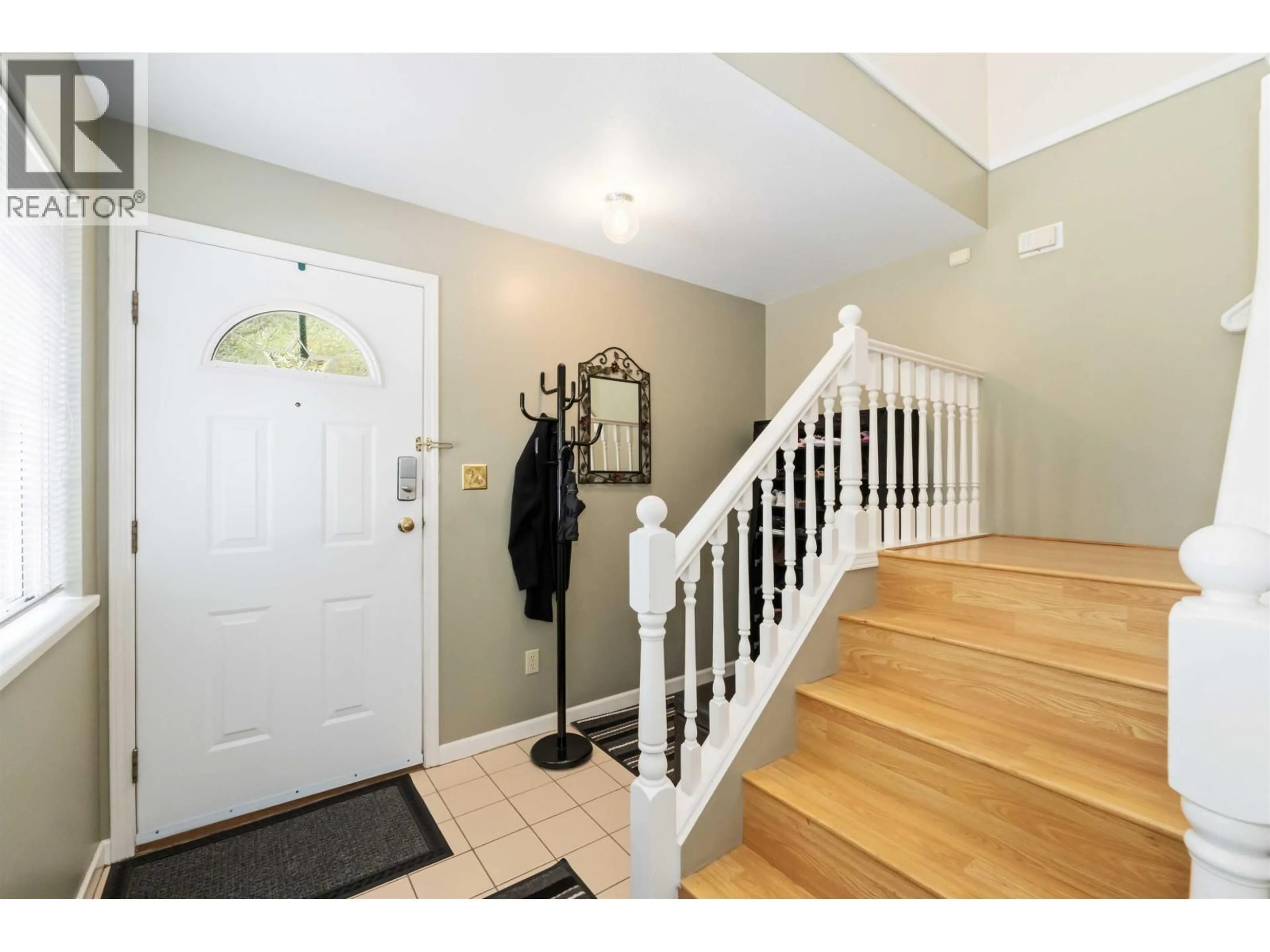 Indoor entryway for 26 - 22128 DEWDNEY TRUNK ROAD, Maple Ridge British Columbia V2X3H6