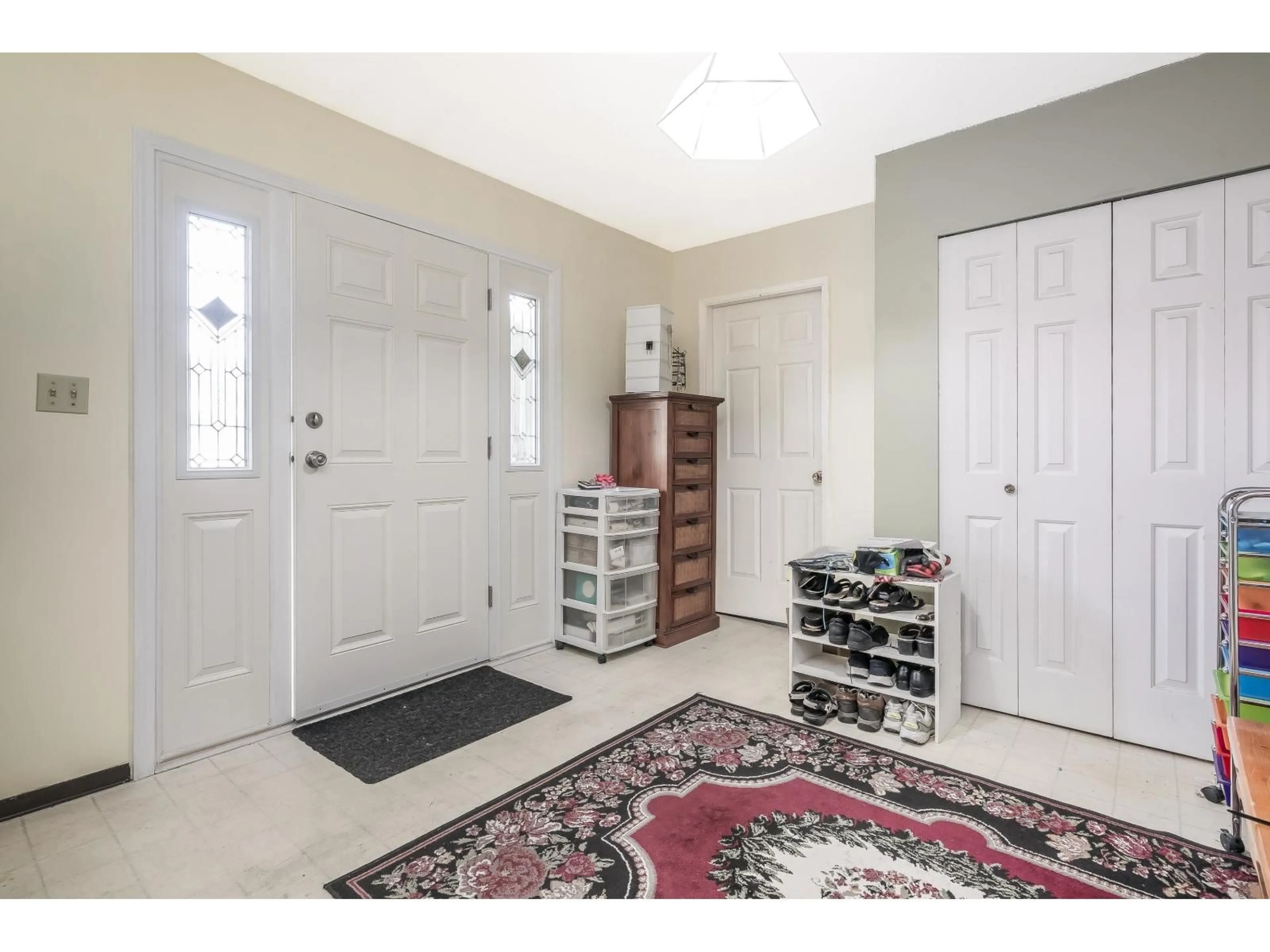 Indoor entryway for 14380 66 AVENUE, Surrey British Columbia V3W2B8