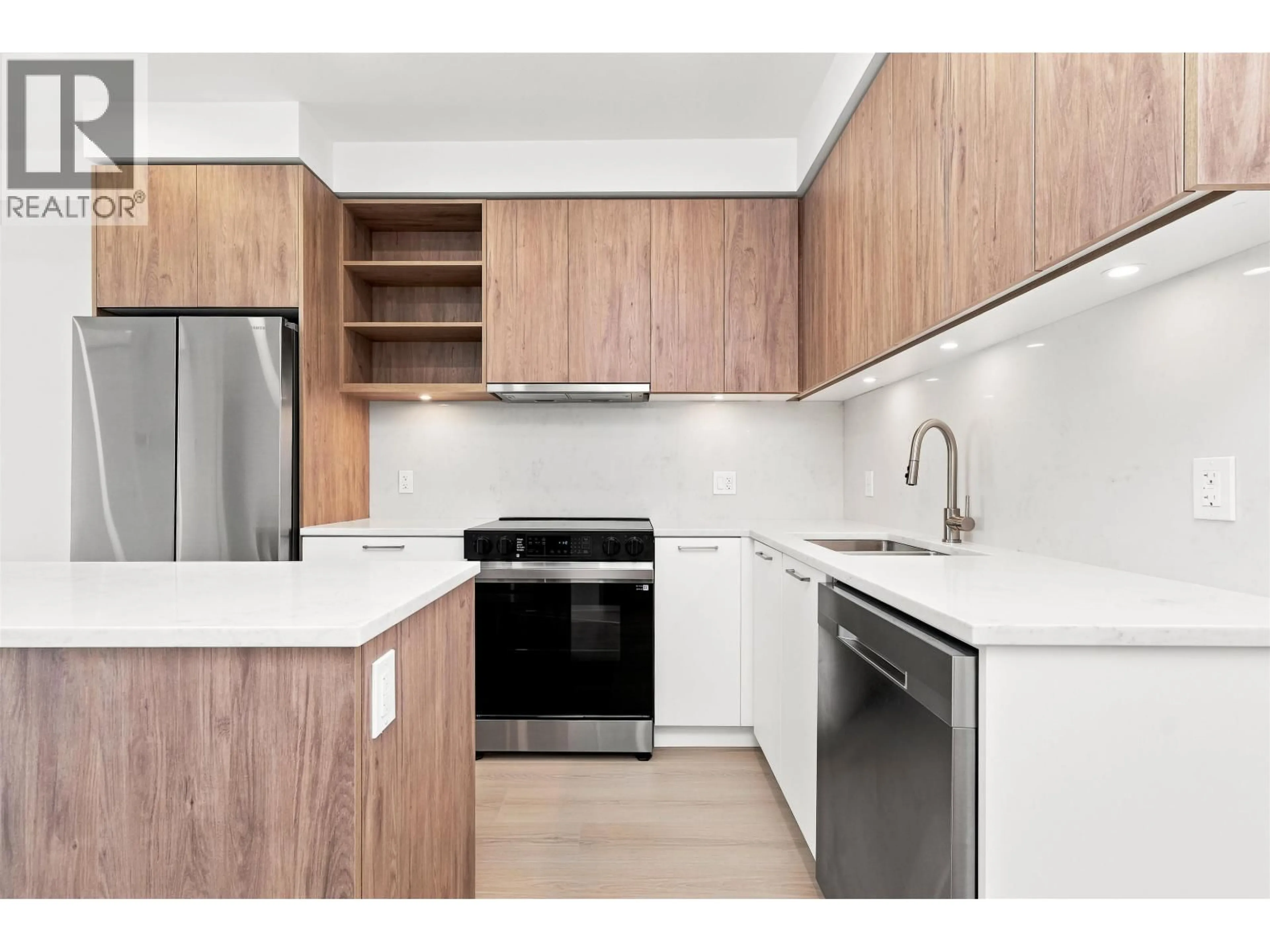 Standard kitchen, unknown for 416 - 82 FIRST STREET, New Westminster British Columbia V3L0L8