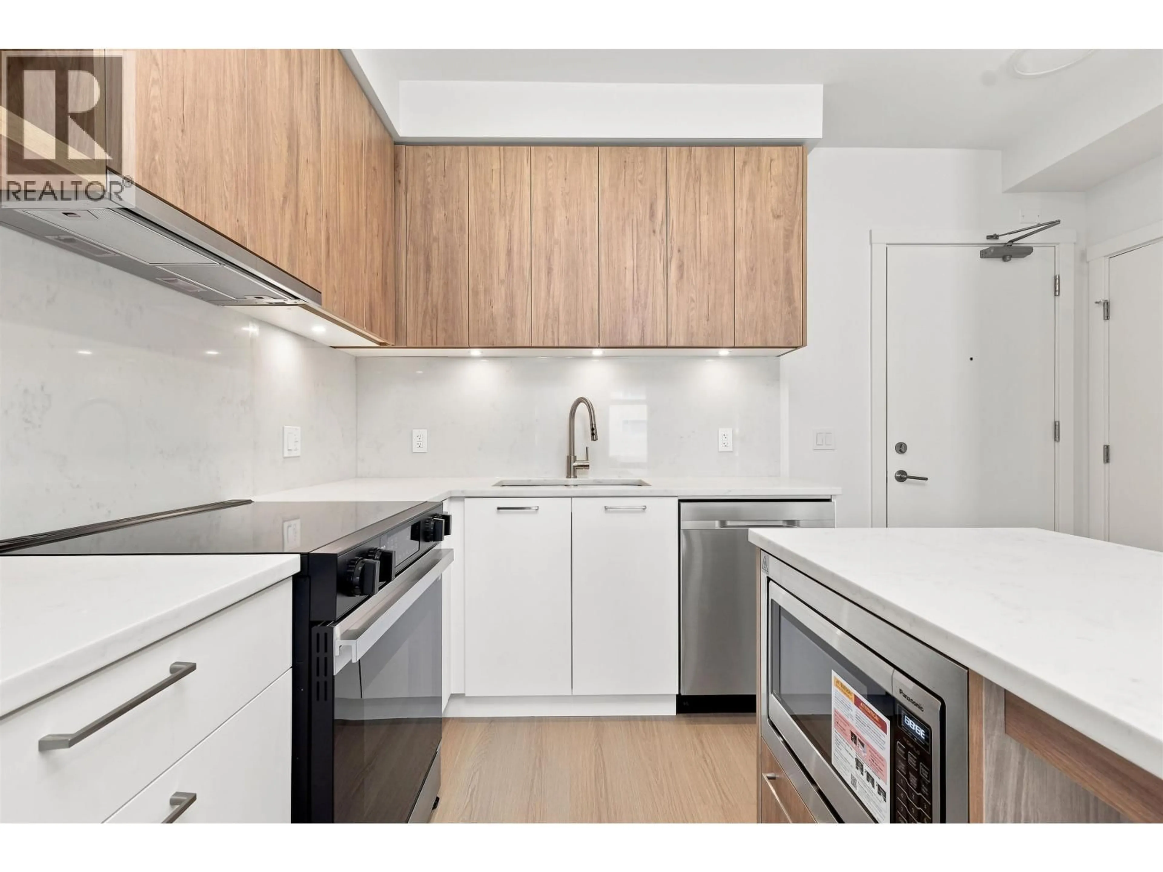 Standard kitchen, unknown for 416 - 82 FIRST STREET, New Westminster British Columbia V3L0L8
