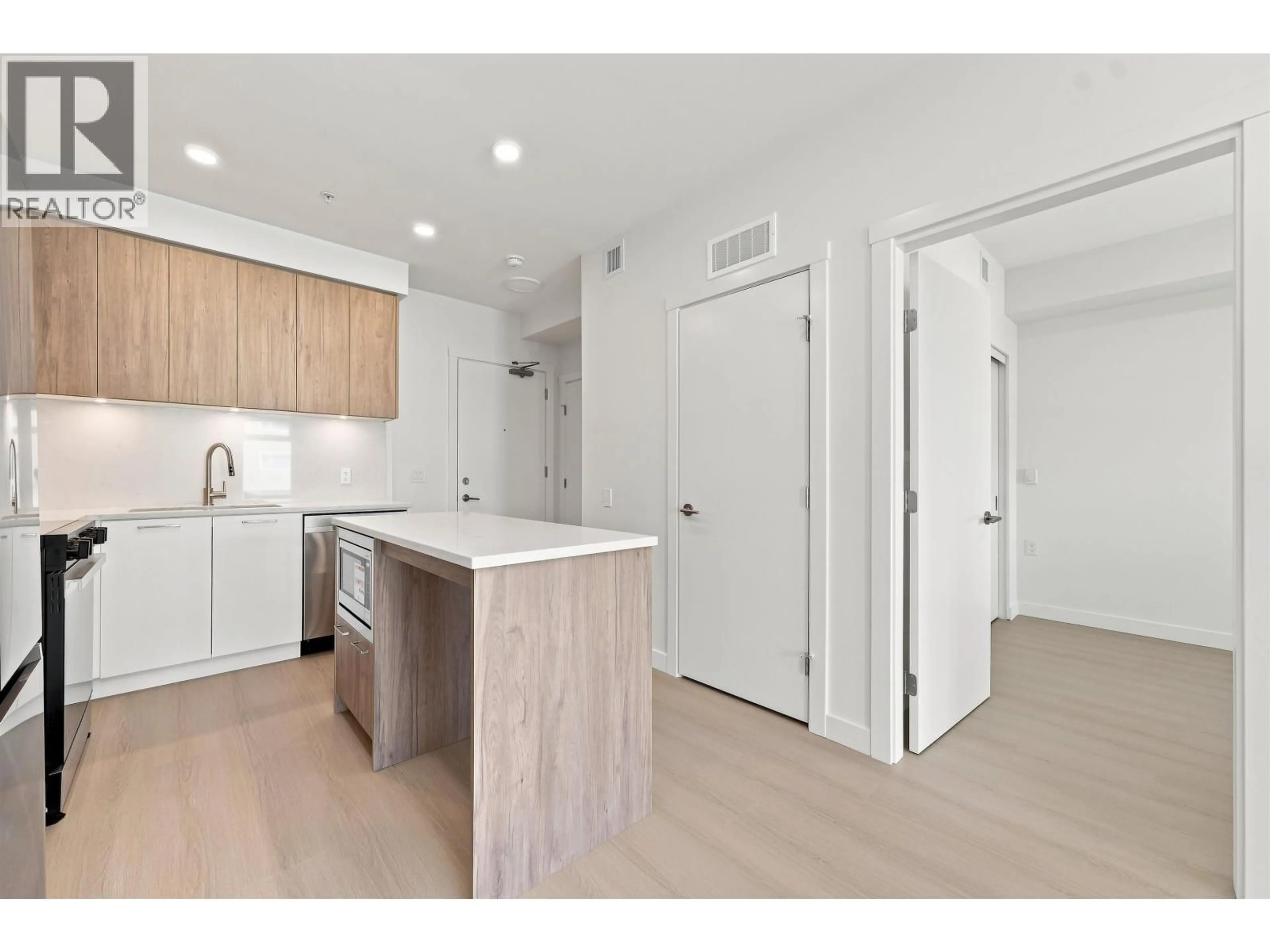 Open concept kitchen, unknown for 416 - 82 FIRST STREET, New Westminster British Columbia V3L0L8