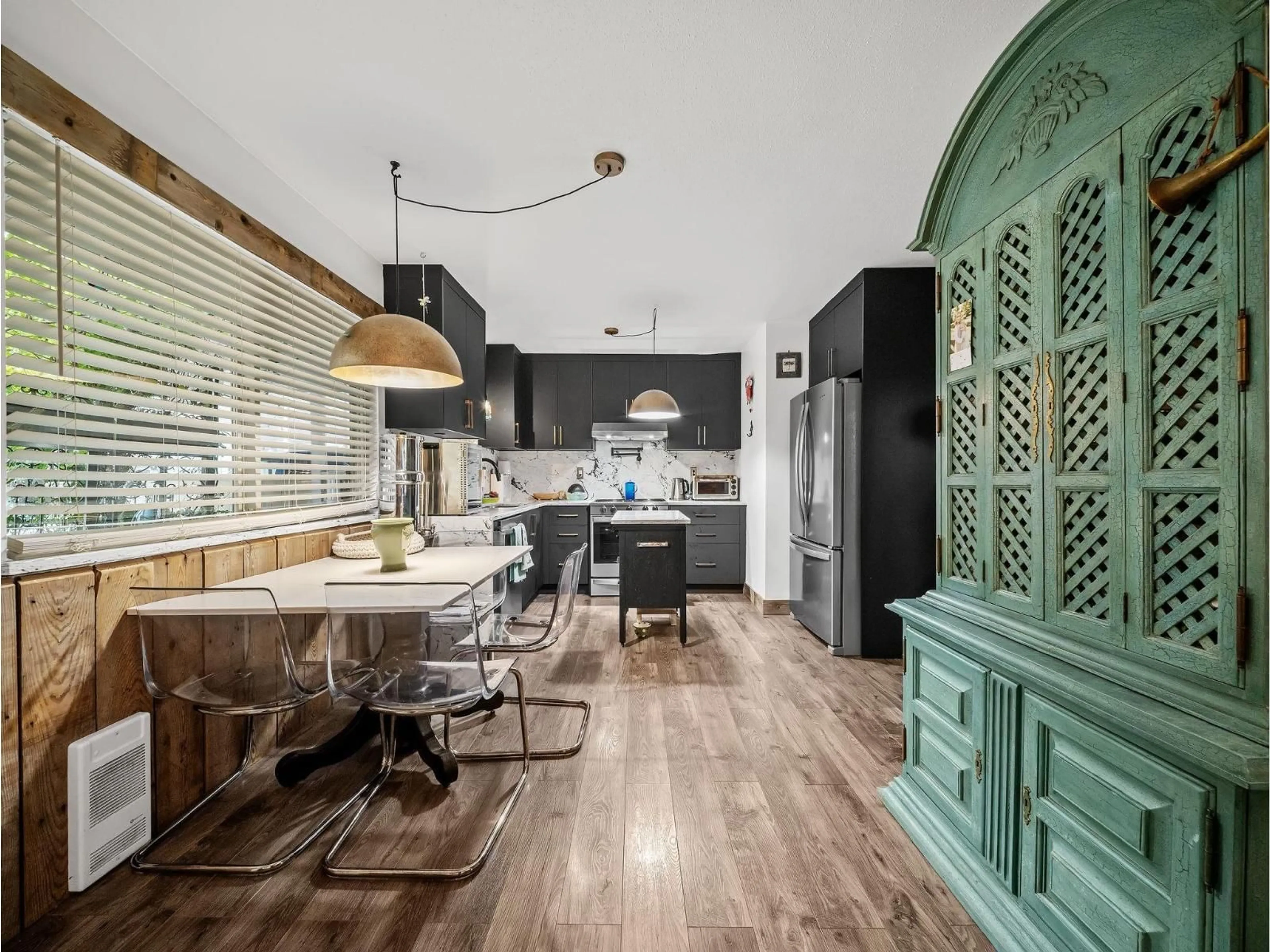 Open concept kitchen, ceramic/tile floor for 18 - 3075 TRETHEWEY STREET, Abbotsford British Columbia V2T3R4