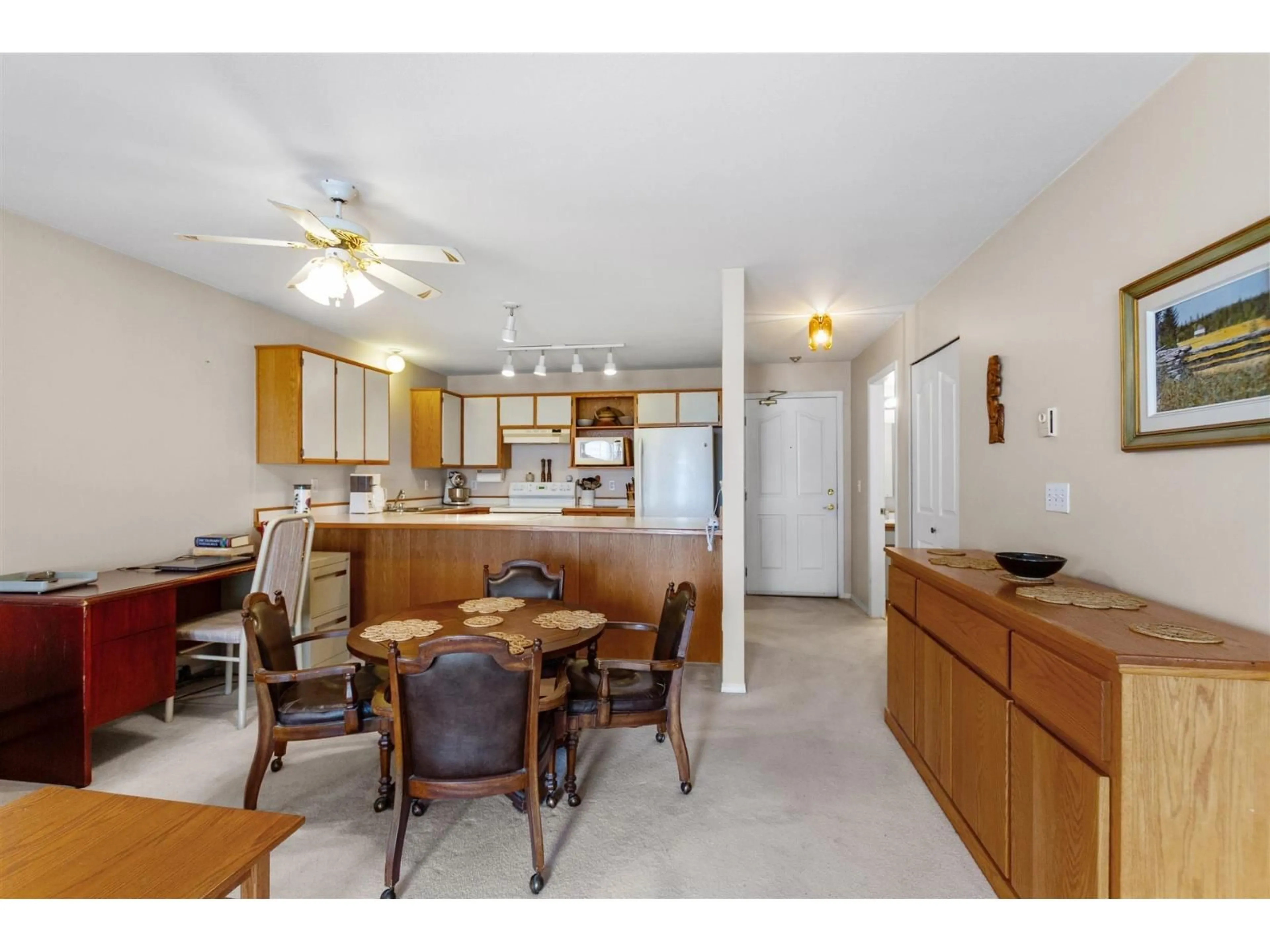 Open concept kitchen, ceramic/tile floor for 103 - 45660 KNIGHT ROAD, Chilliwack British Columbia V2R2X4