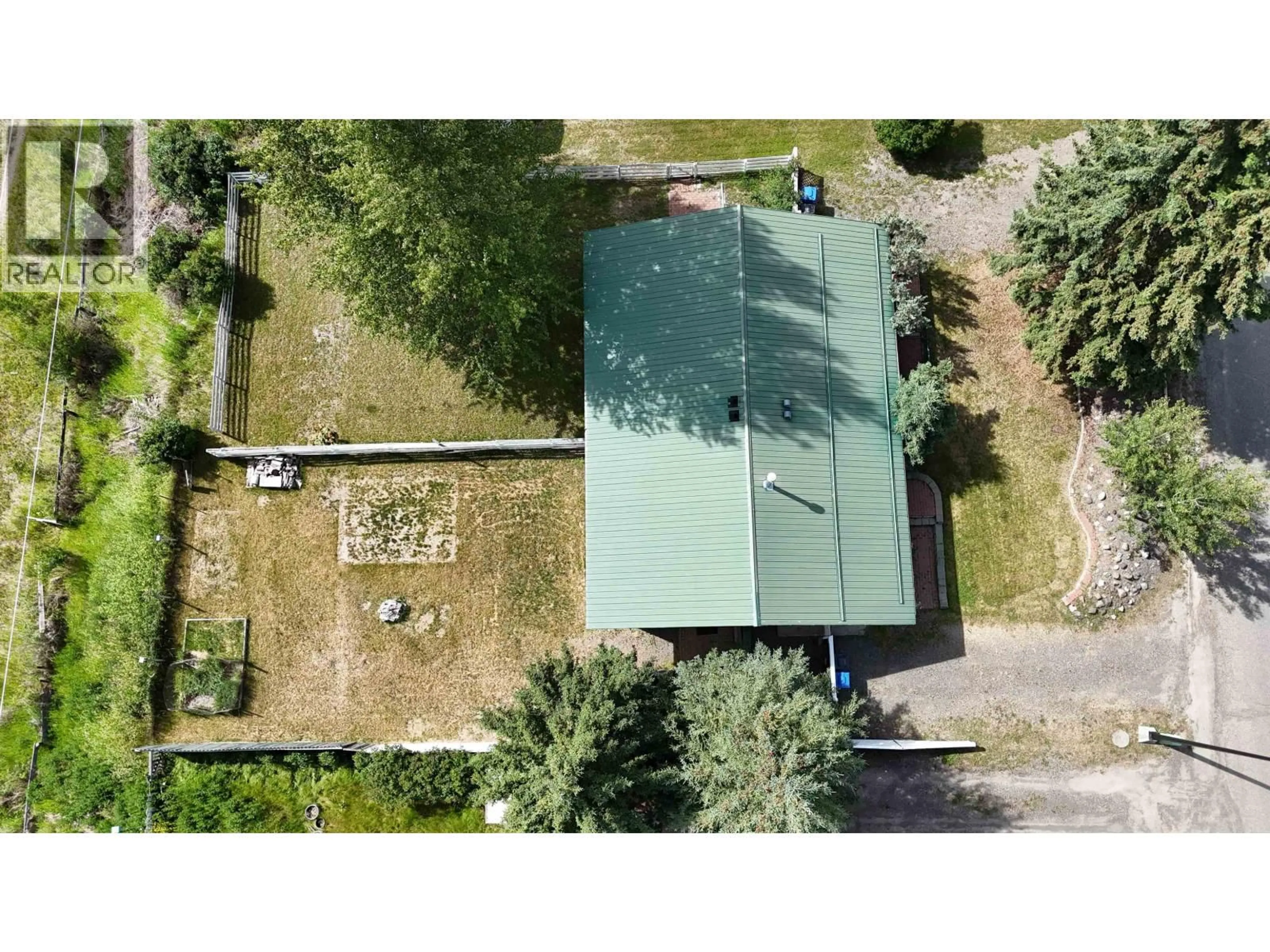 A pic from outside/outdoor area/front of a property/back of a property/a pic from drone, building for 461 EVERGREEN CRESCENT, 100 Mile House British Columbia V0K2E0