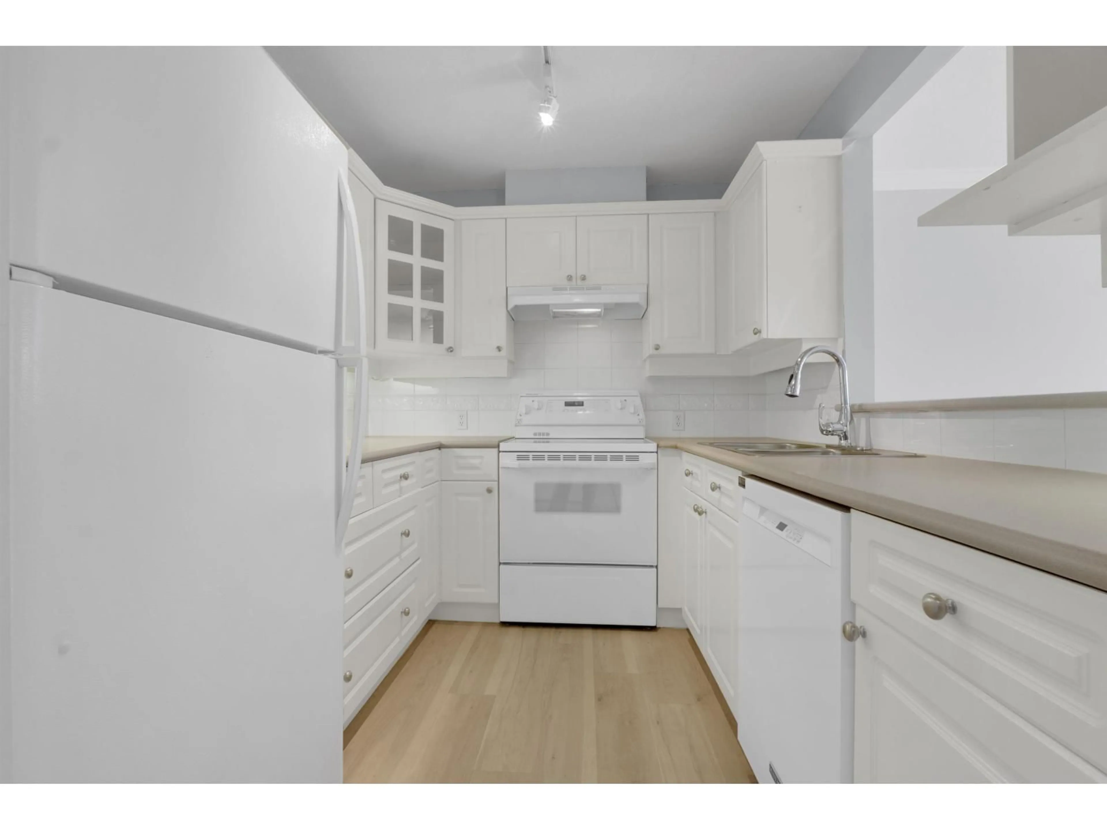 Standard kitchen, unknown for 315 - 20448 PARK AVENUE, Langley British Columbia V3A4N3