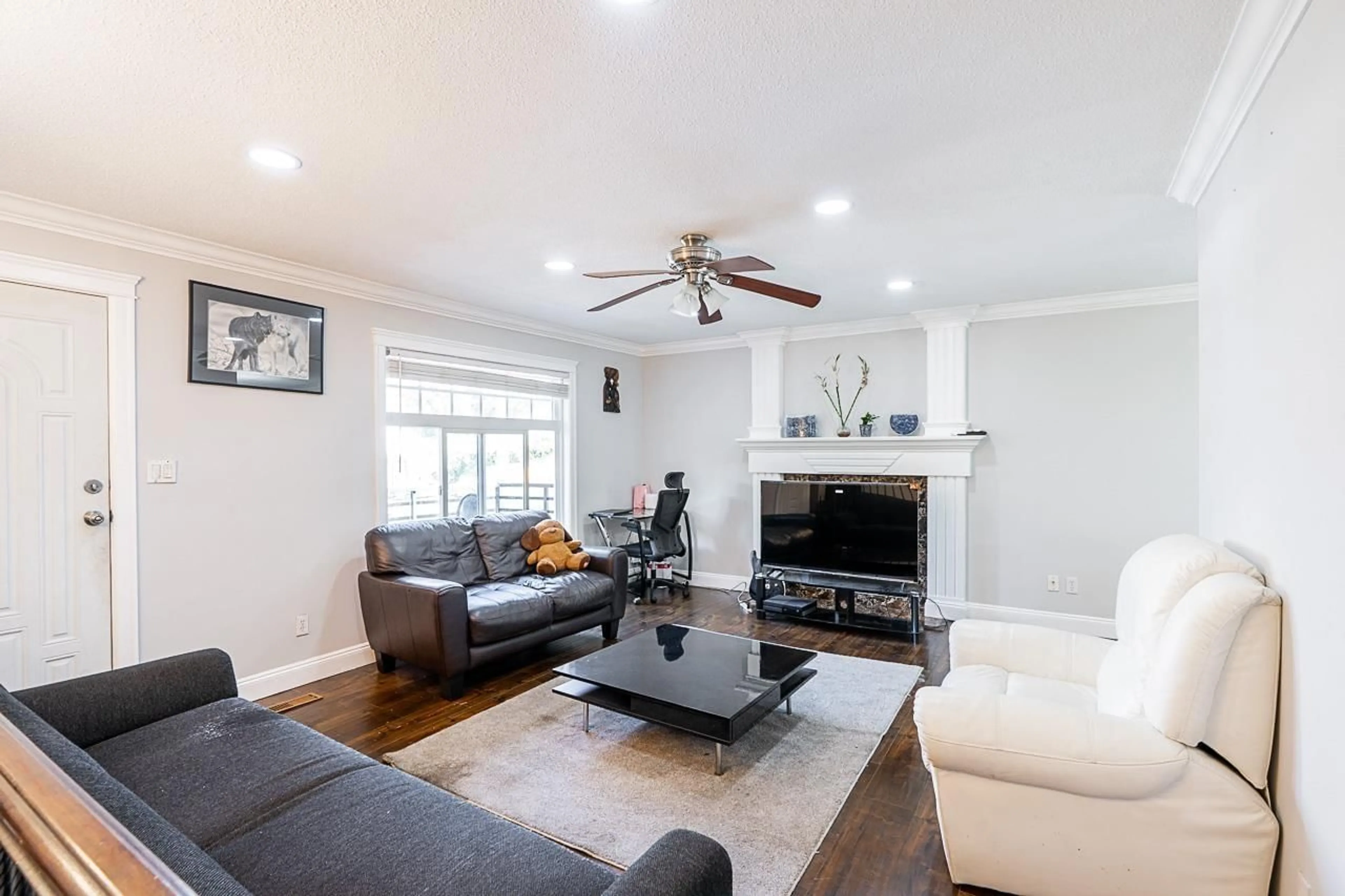 Living room with furniture, unknown for 12892 111 AVENUE, Surrey British Columbia V3T2R4