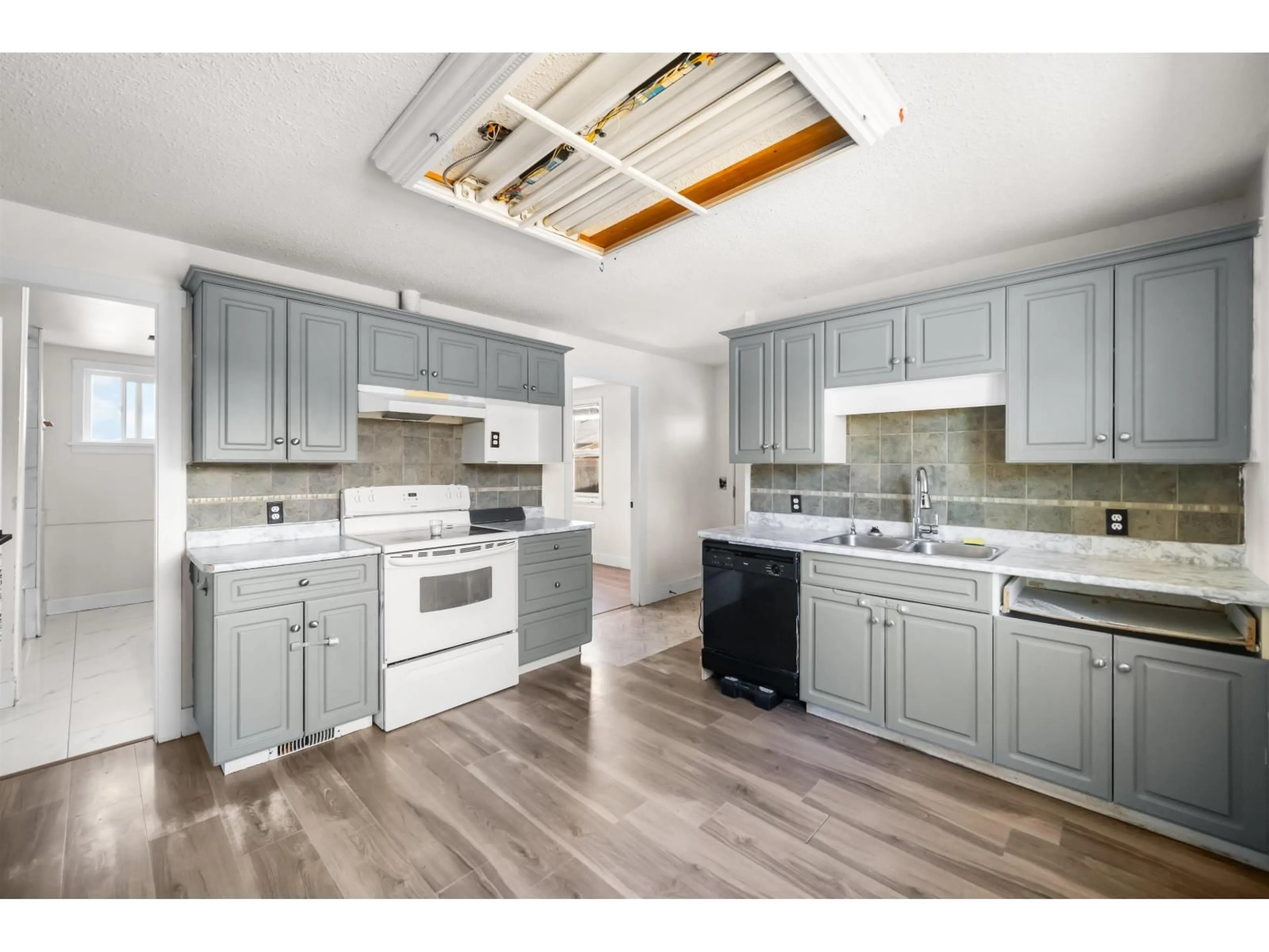 Open concept kitchen, unknown for 33508 HUNTINGDON ROAD, Abbotsford British Columbia V2S7Z5