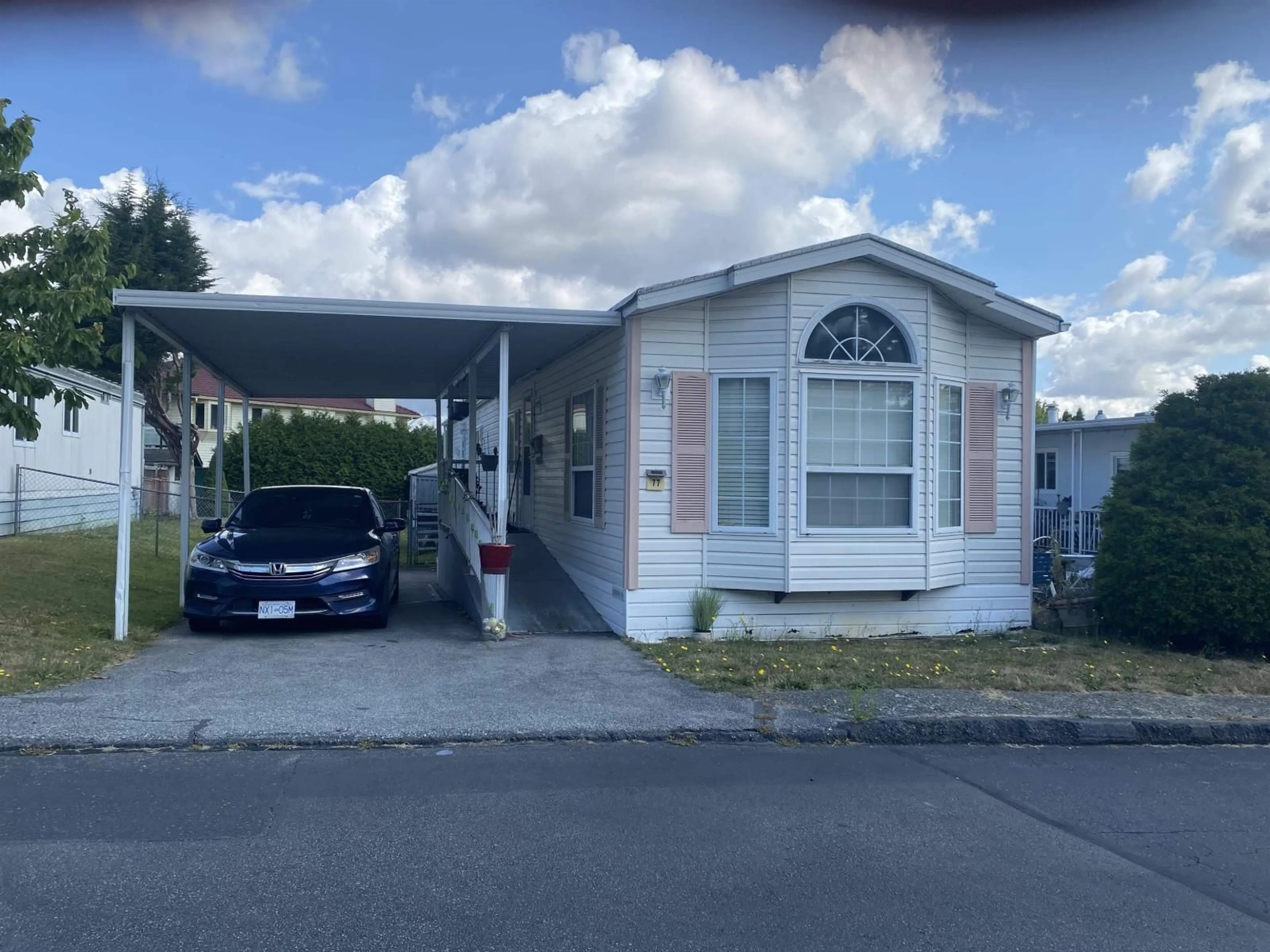 Home with vinyl exterior material, street for 77 - 8254 154 STREET, Surrey British Columbia V3W6M2