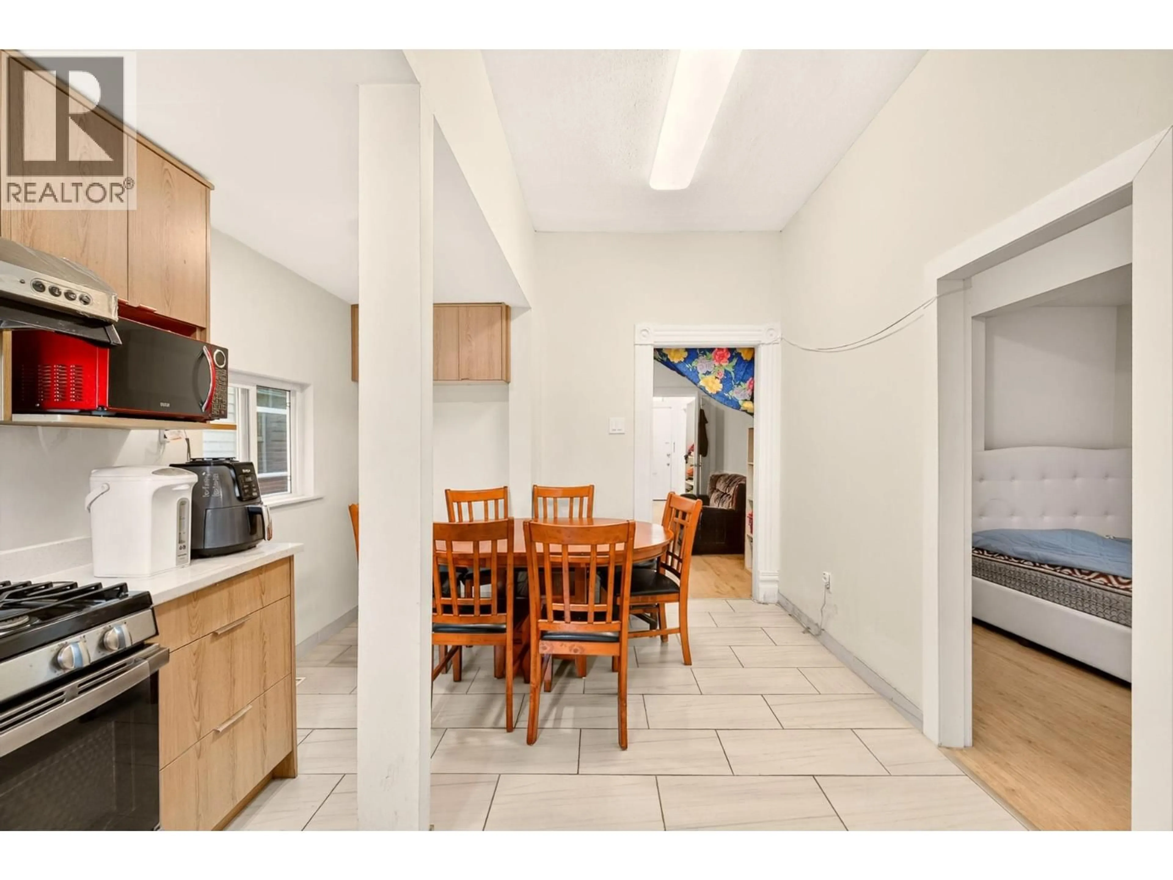 Standard kitchen, unknown for 777 PENDER STREET, Vancouver British Columbia V6A1V8