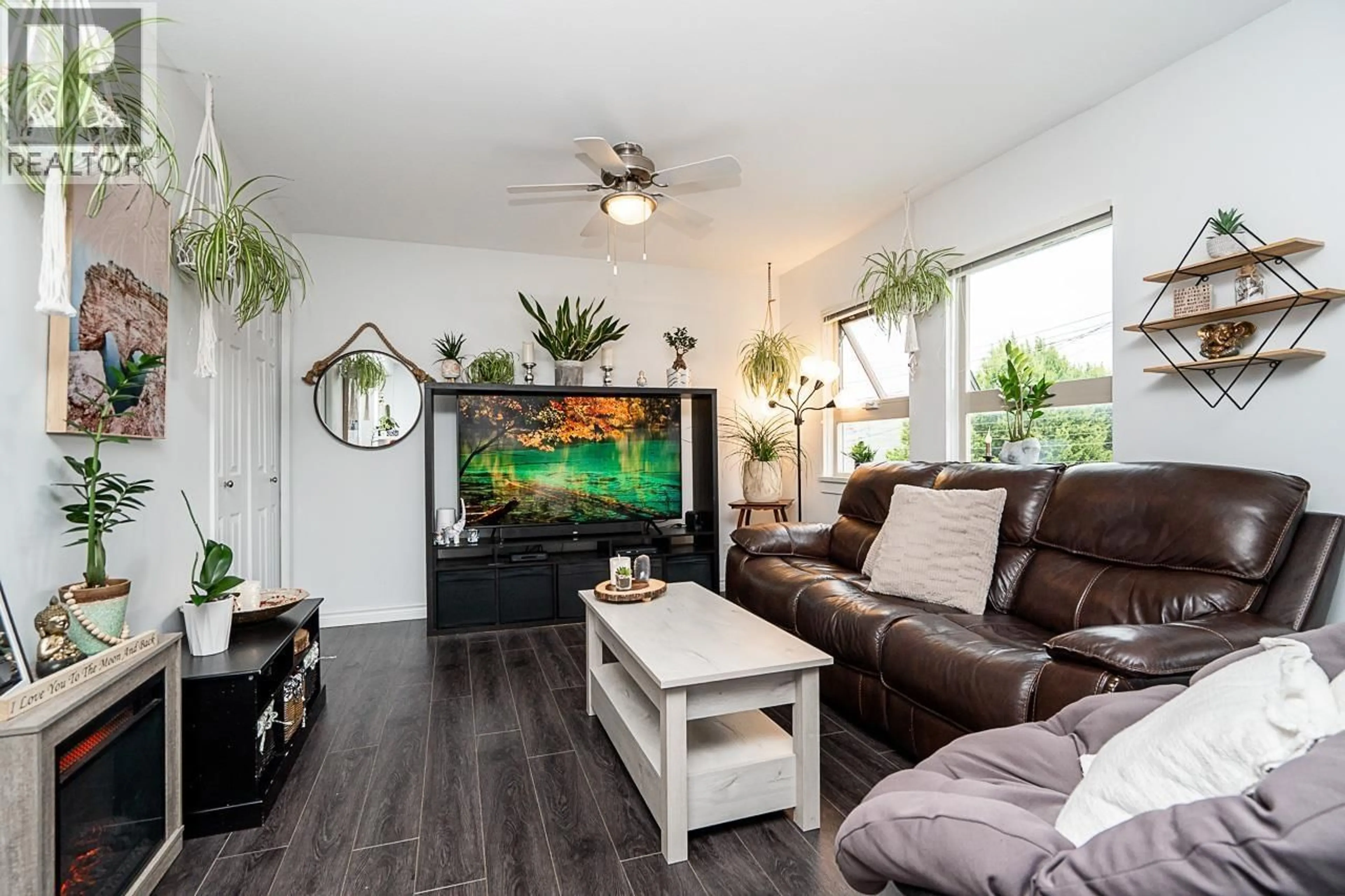 Living room with furniture, wood/laminate floor for 209 - 22720 119 AVENUE, Maple Ridge British Columbia V2X2Z8