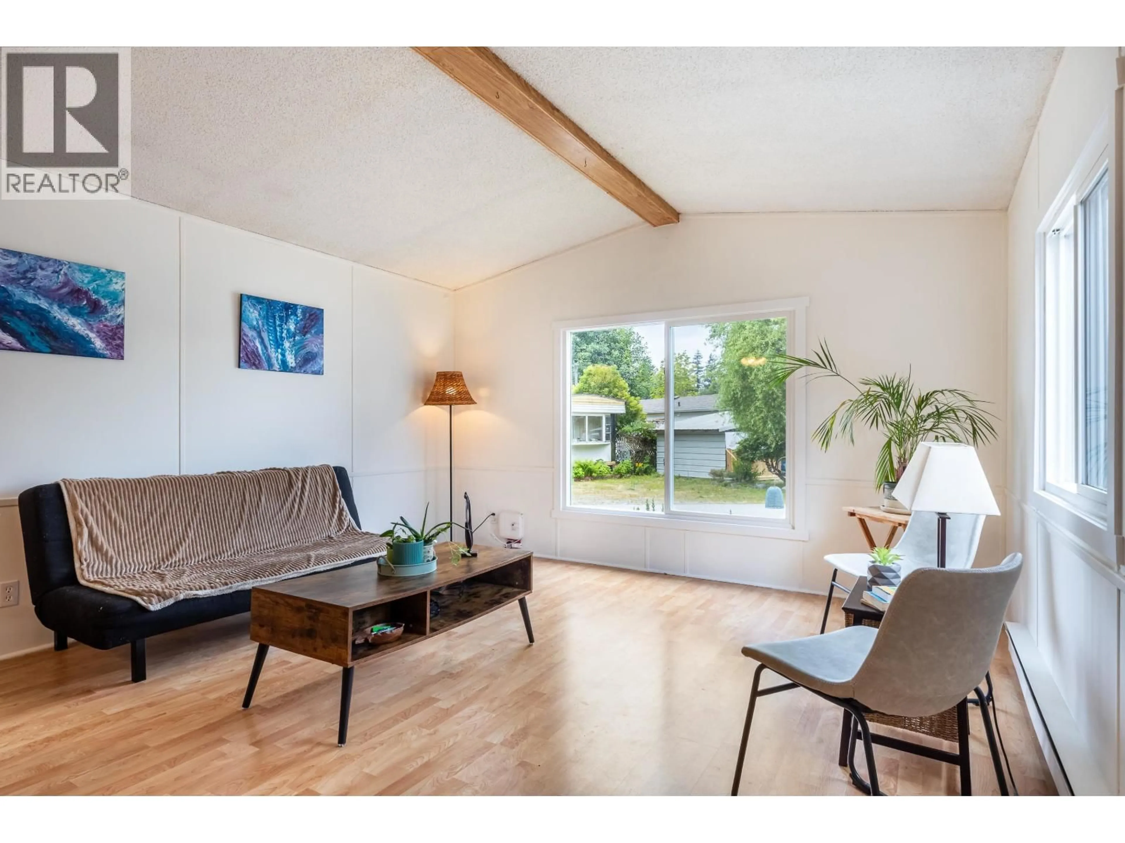 Living room with furniture, wood/laminate floor for 53 - 1413 SUNSHINE COAST HIGHWAY, Gibsons British Columbia V0N1V5