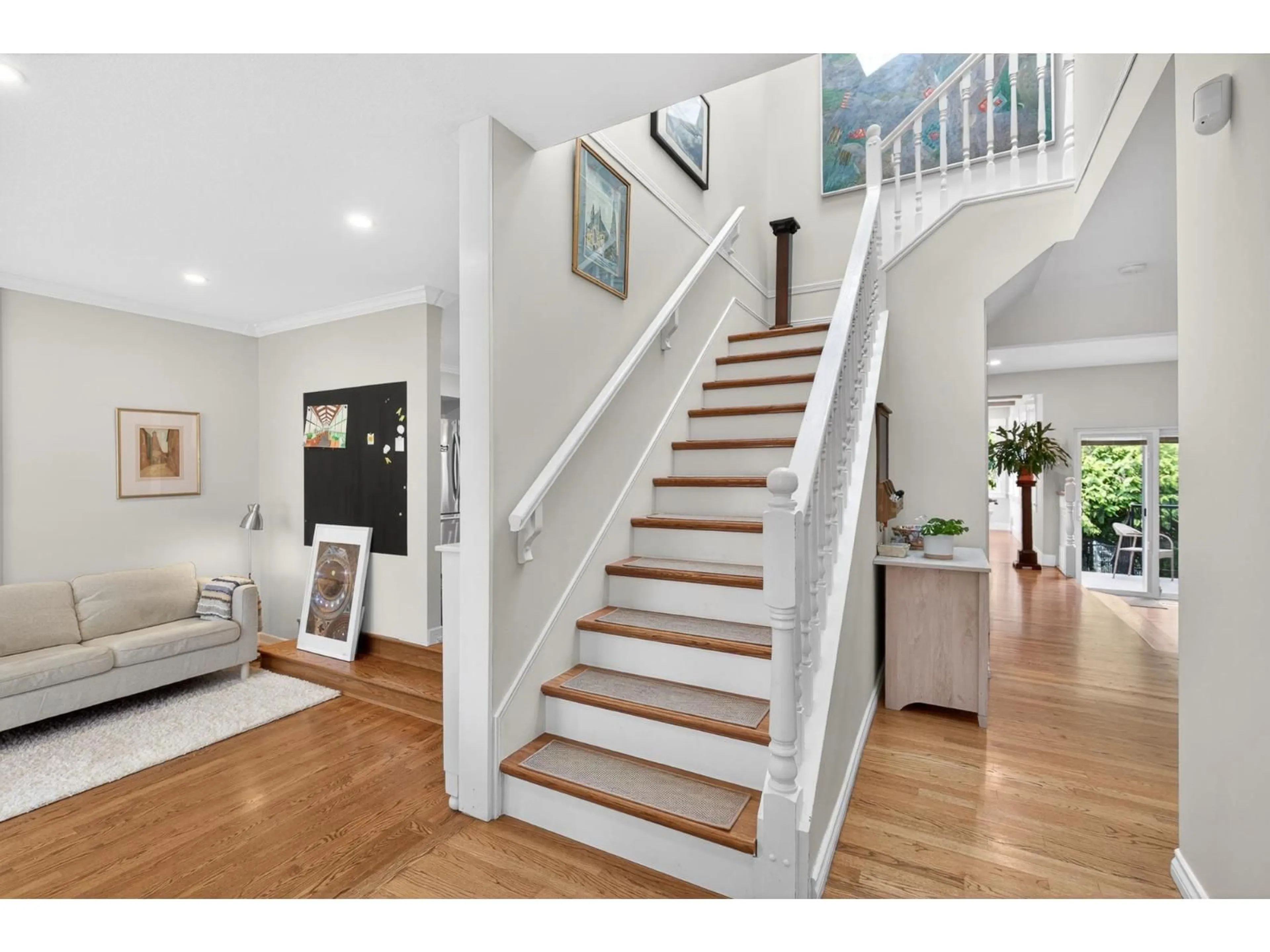 Stairs for 34947 OAKHILL DRIVE, Abbotsford British Columbia V2S7R3