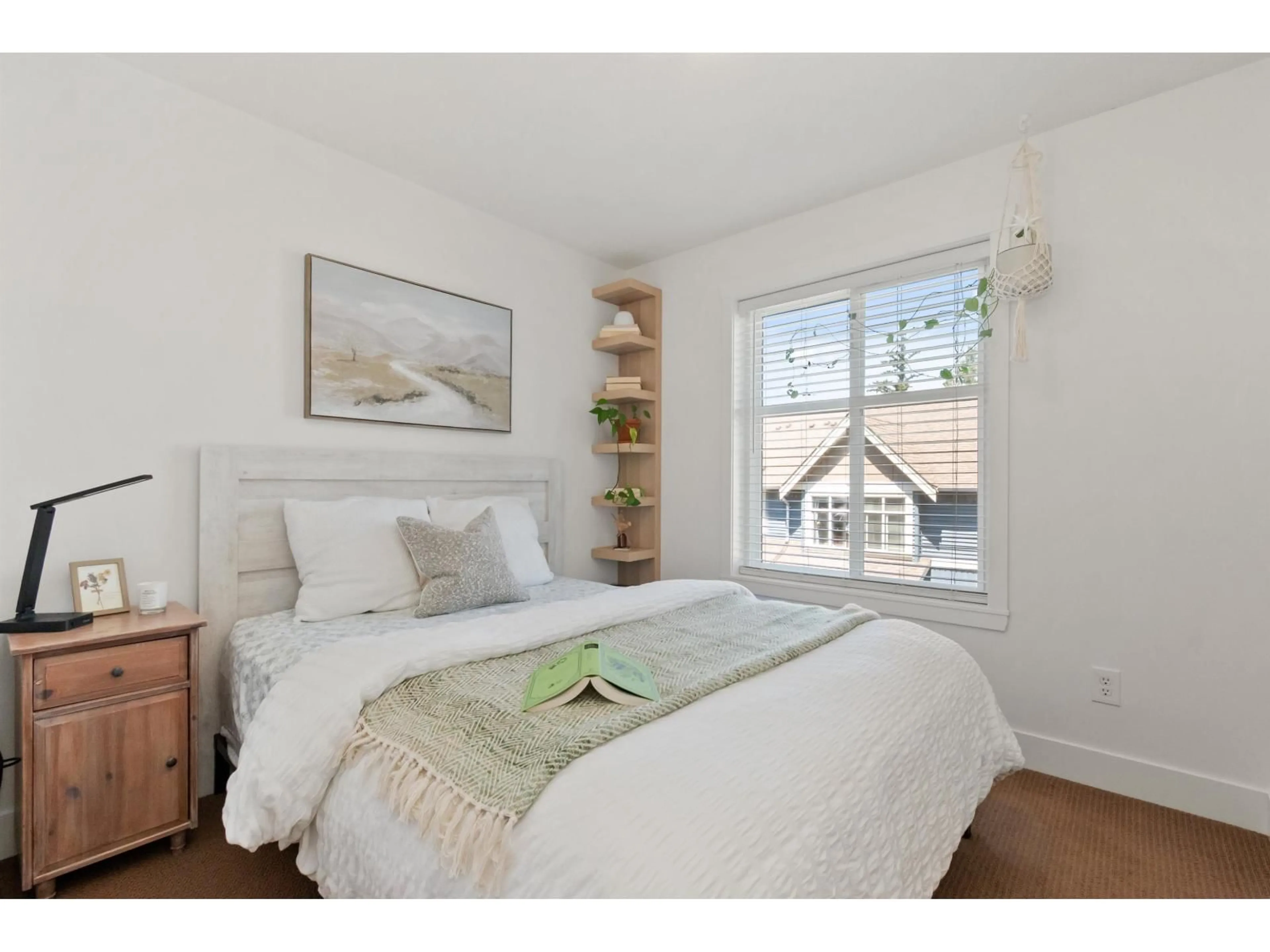 Bedroom with bed, wood/laminate floor for 7 - 5805 SAPPERS WAY, Chilliwack British Columbia V2R0L7