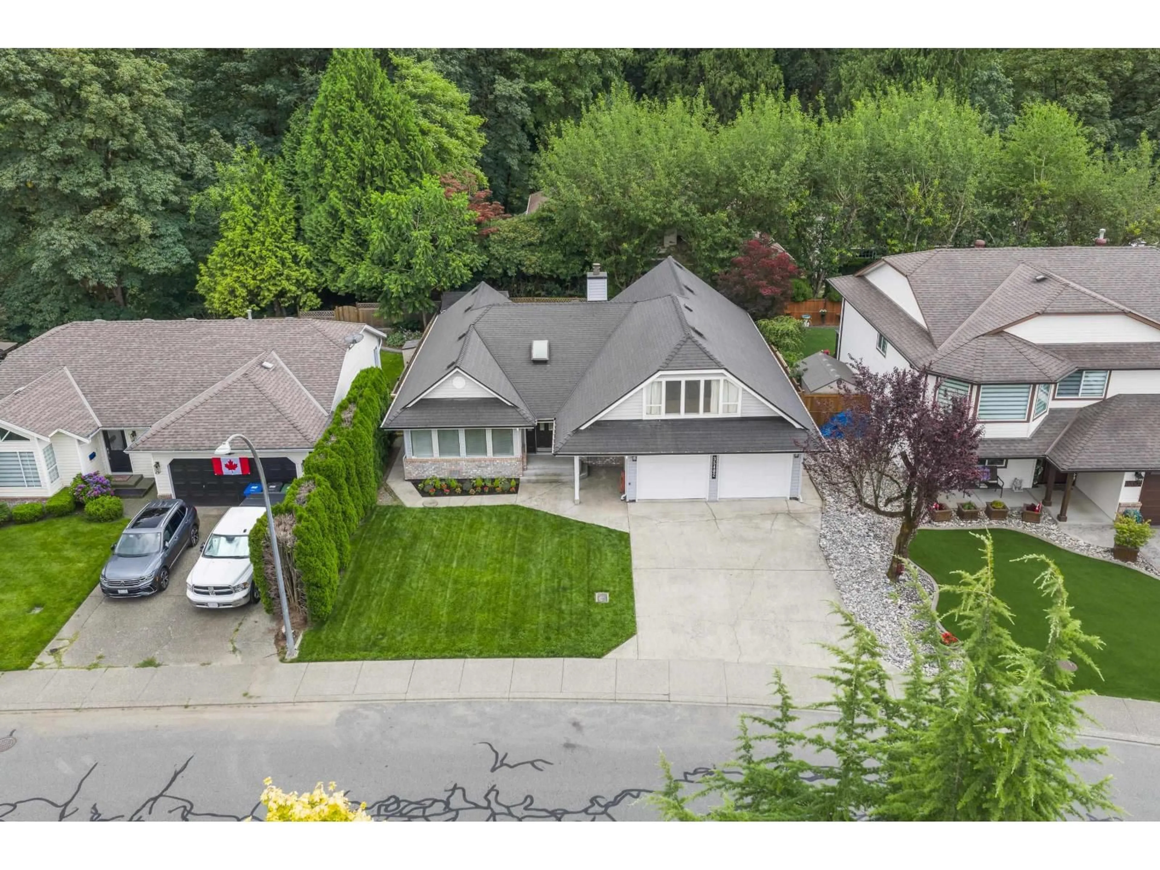 A pic from outside/outdoor area/front of a property/back of a property/a pic from drone, street for 35402 SANDY HILL ROAD, Abbotsford British Columbia V3G1J2