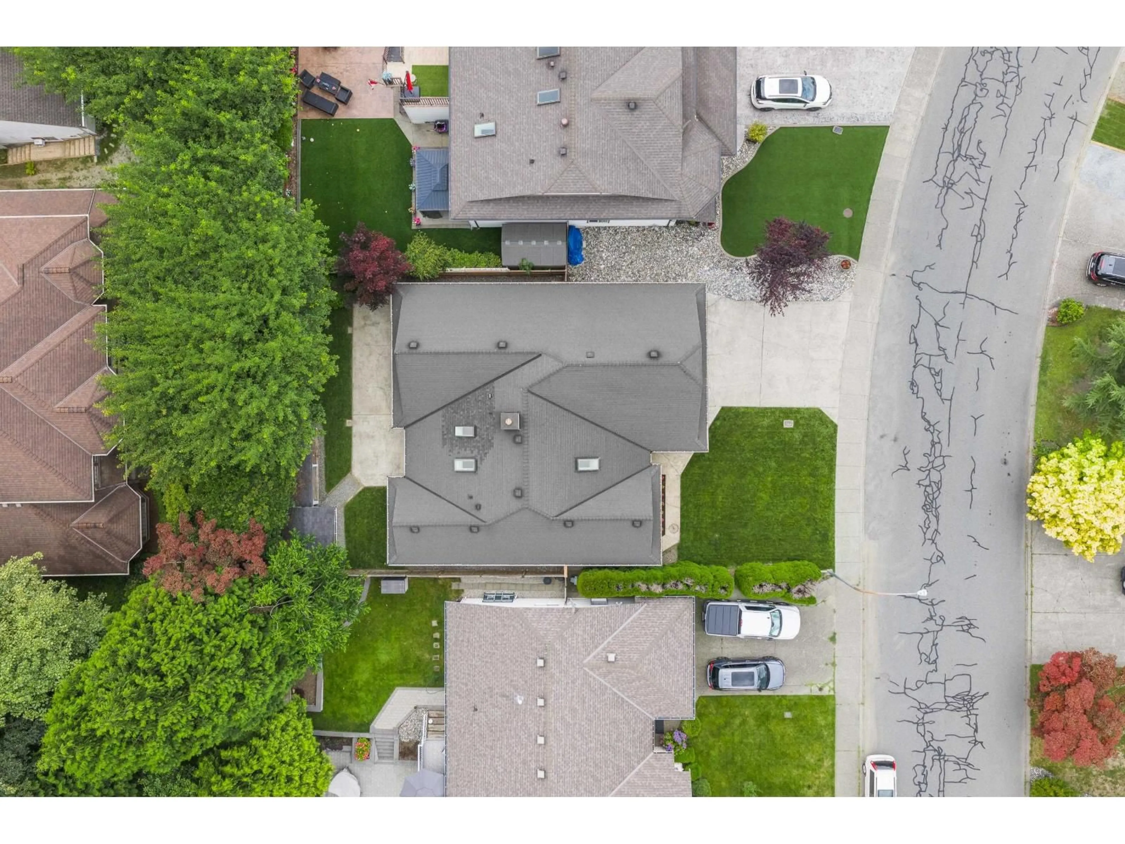 A pic from outside/outdoor area/front of a property/back of a property/a pic from drone, street for 35402 SANDY HILL ROAD, Abbotsford British Columbia V3G1J2