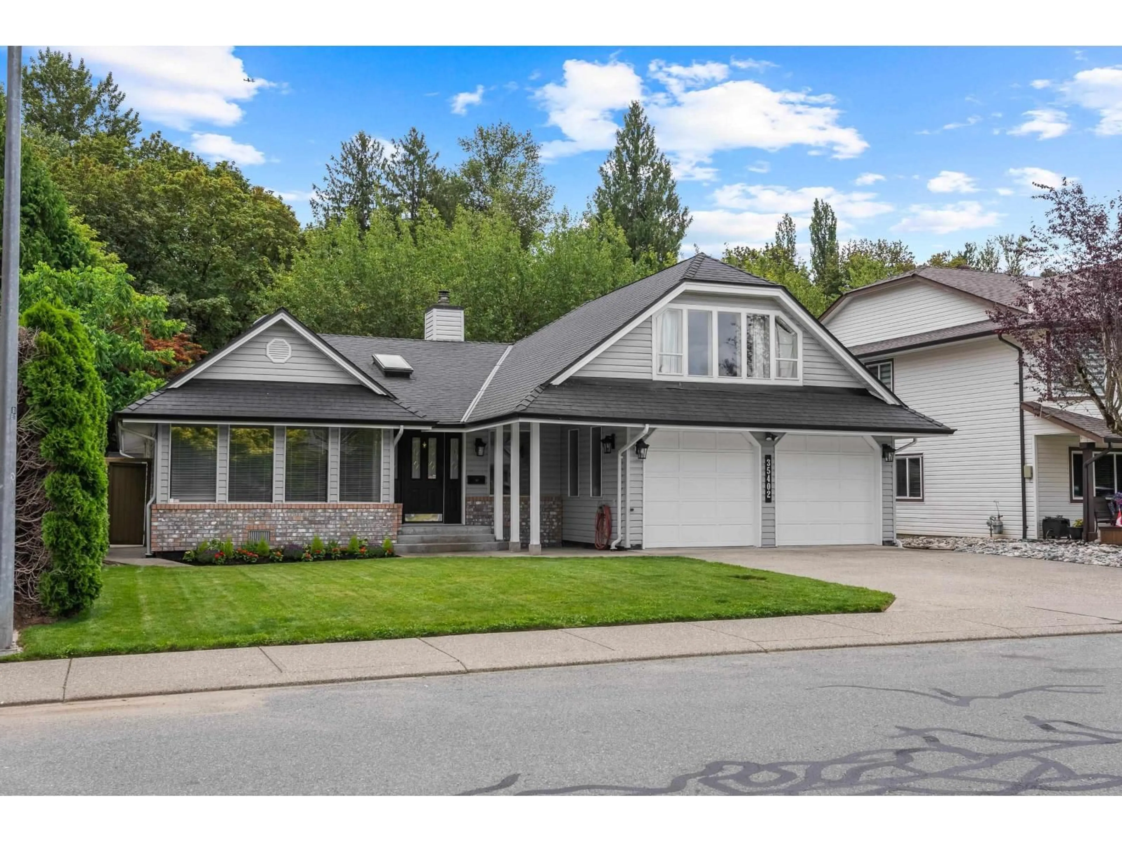 Home with vinyl exterior material, street for 35402 SANDY HILL ROAD, Abbotsford British Columbia V3G1J2