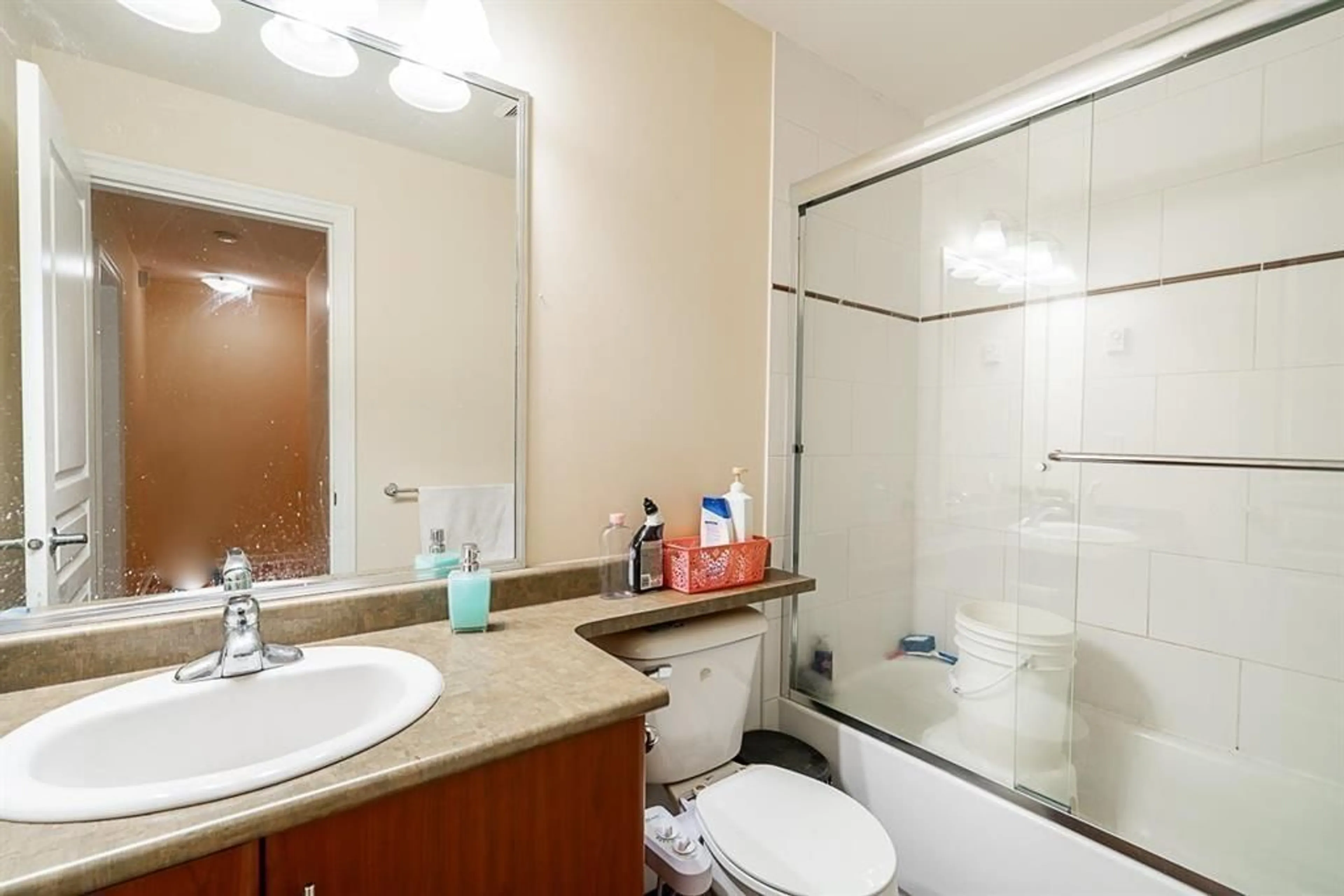 Standard bathroom, unknown for 35 - 6110 138 STREET, Surrey British Columbia V3X3V6