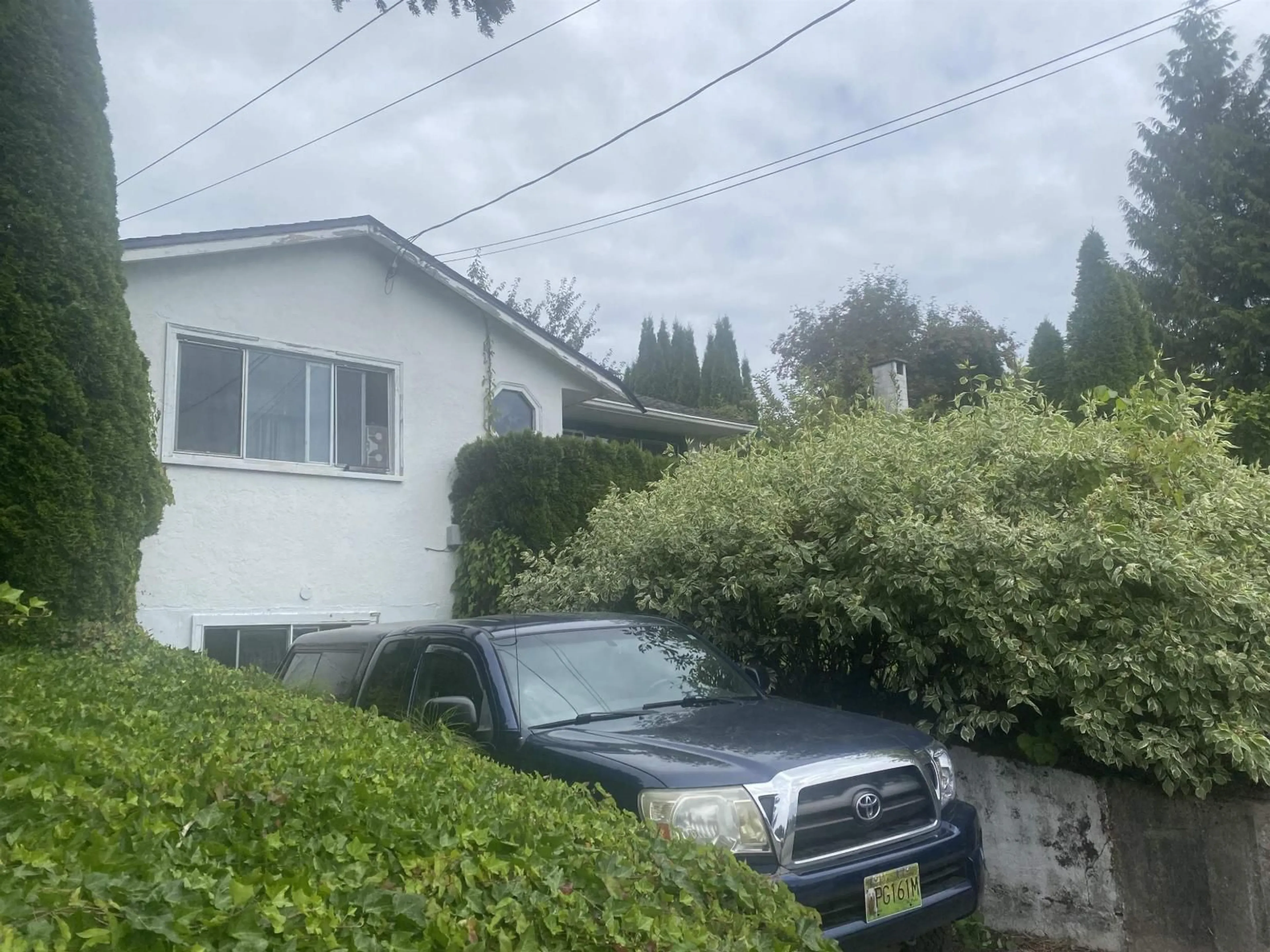 A pic from outside/outdoor area/front of a property/back of a property/a pic from drone, street for 33659 5TH AVENUE, Mission British Columbia V2V1X1