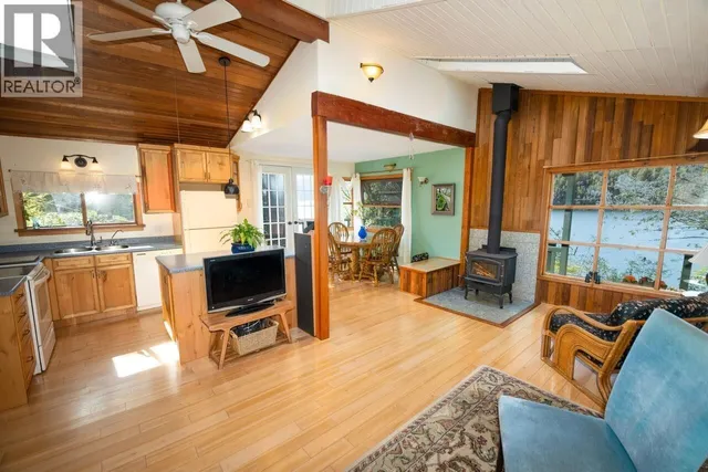 1587 MOUNT GARDNER ROAD, Bowen Island 2