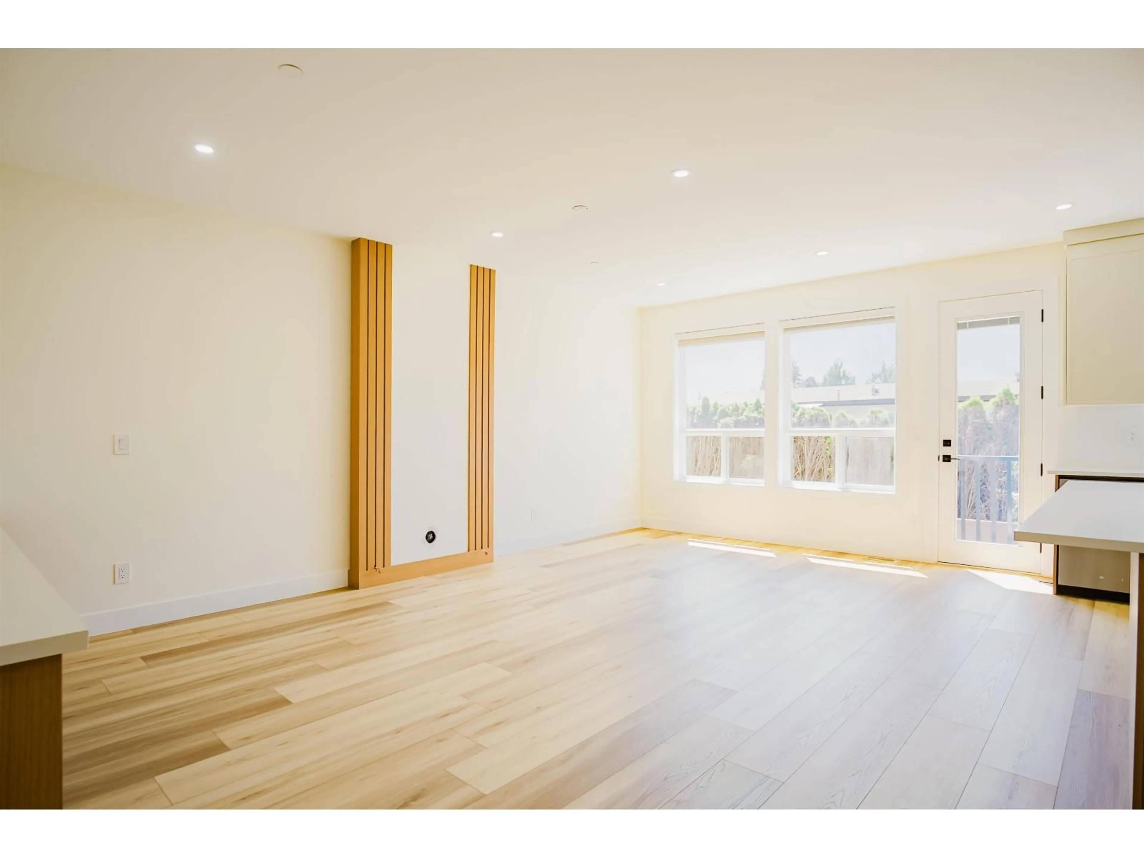 A pic of a room for 32034 HILLCREST AVENUE, Mission British Columbia V2V1L2