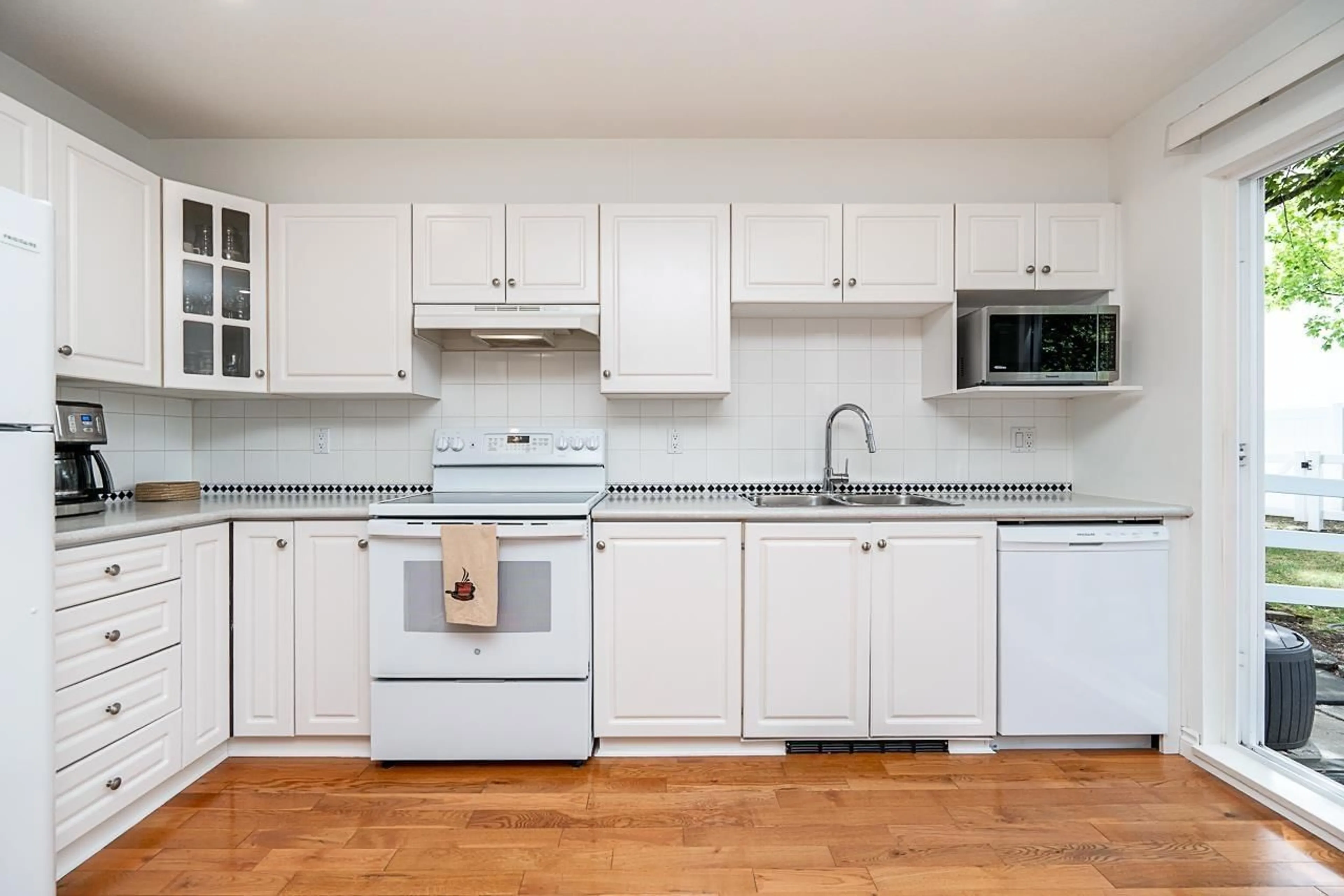 Standard kitchen, unknown for 67 - 8890 WALNUT GROVE DRIVE, Langley British Columbia V1M3W4