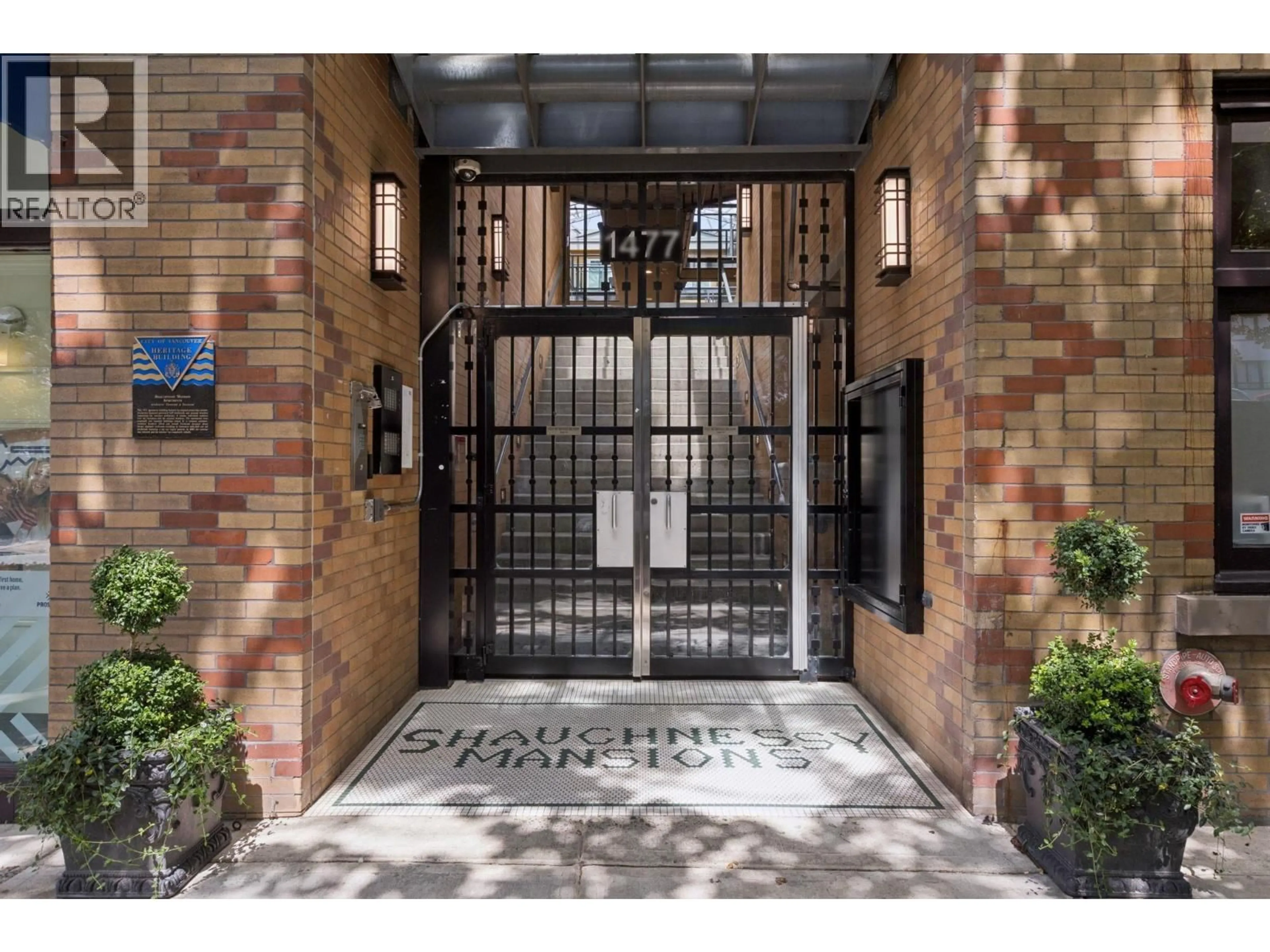 Indoor entryway for 303 - 1477 15TH AVENUE, Vancouver British Columbia V6H1S4