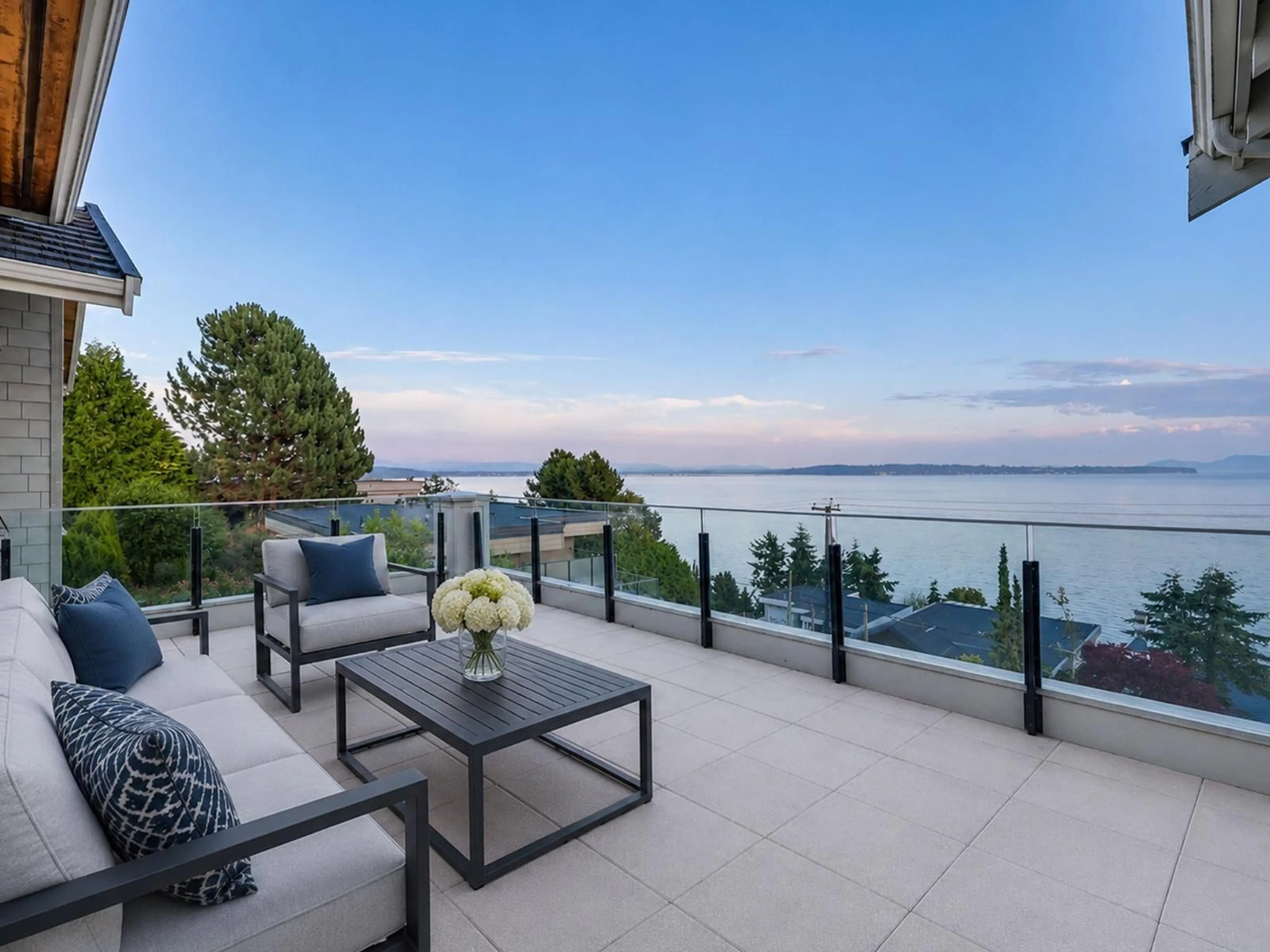 Patio, water/lake/river/ocean view for 14334 SUNSET DRIVE, White Rock British Columbia V4B2V5