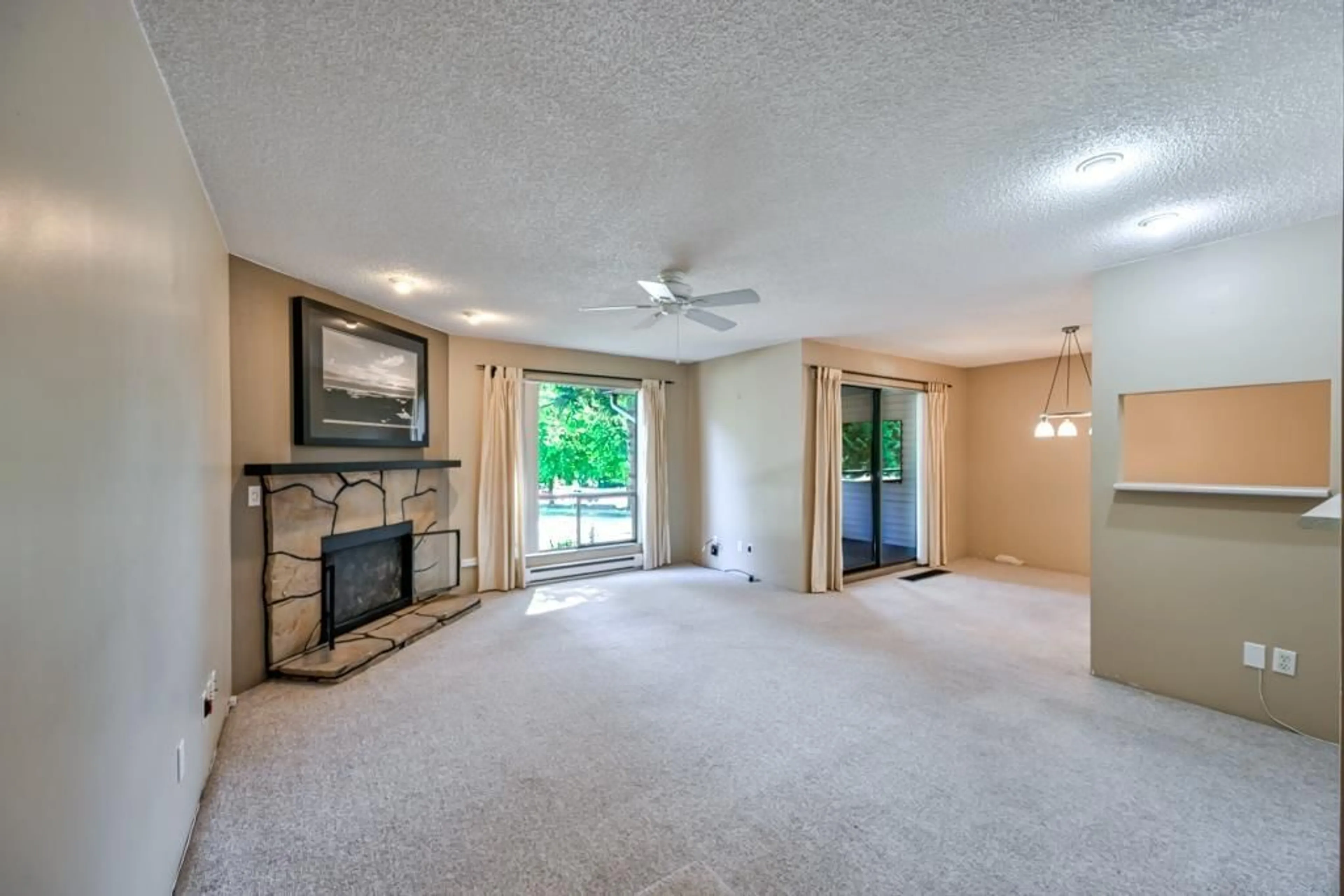 Living room with furniture, unknown for 10509 HOLLY PARK LANE LANE, Surrey British Columbia V3R6X8