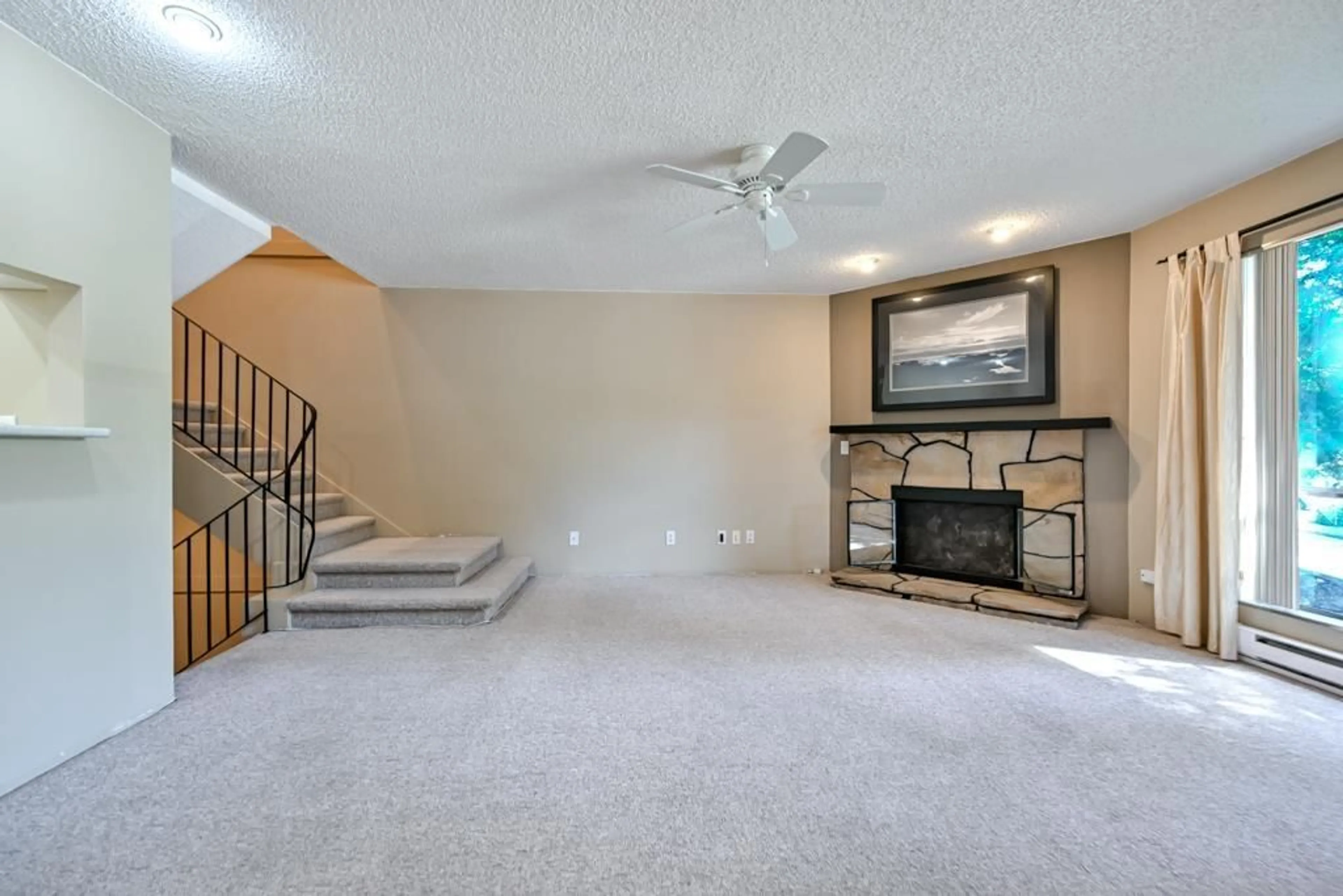 Living room with furniture, unknown for 10509 HOLLY PARK LANE LANE, Surrey British Columbia V3R6X8