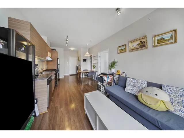 412 - 13228 OLD YALE ROAD, Surrey 3