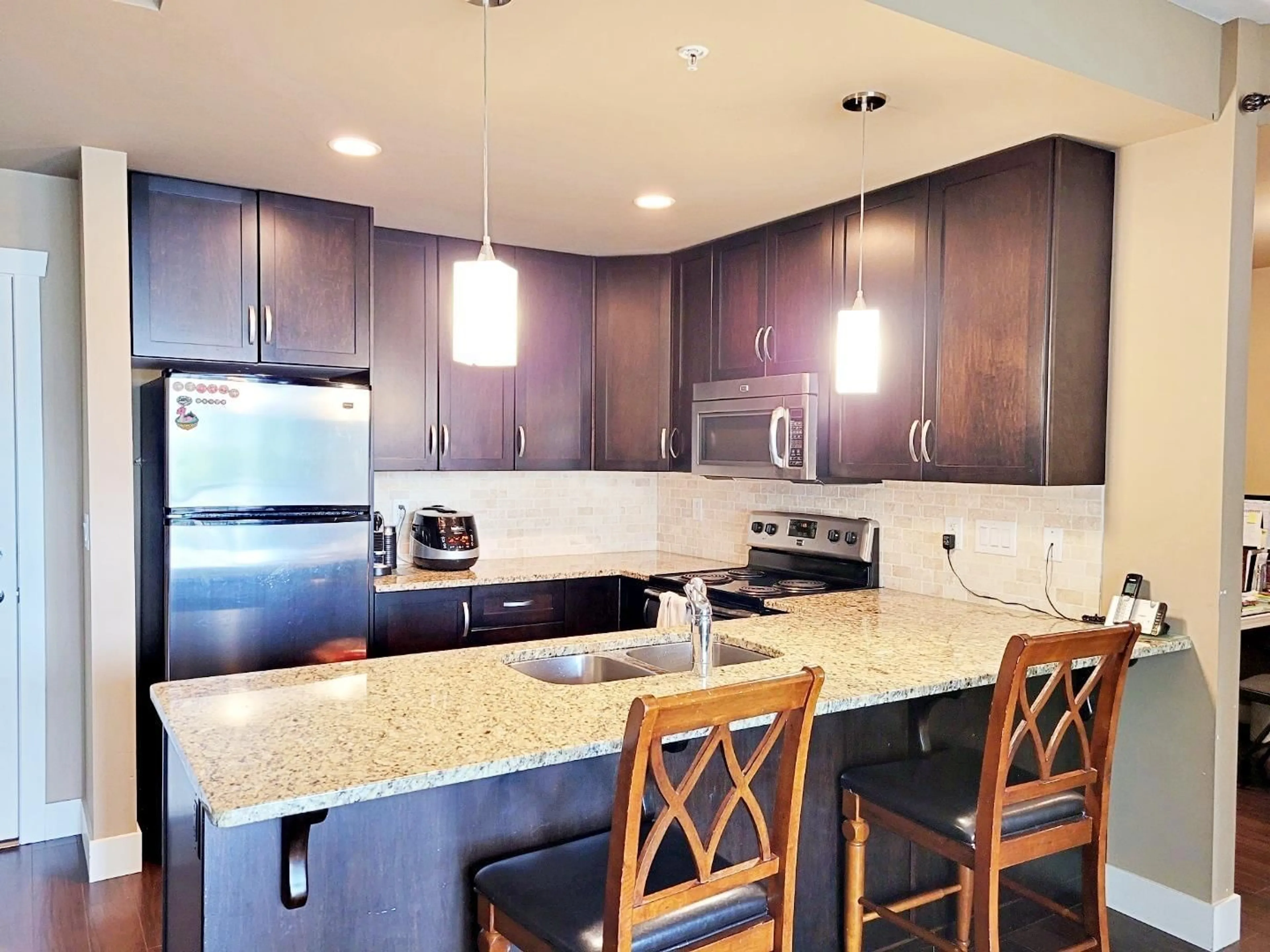 Contemporary kitchen, ceramic/tile floor for 218 - 3192 GLADWIN ROAD, Abbotsford British Columbia V2T6M9