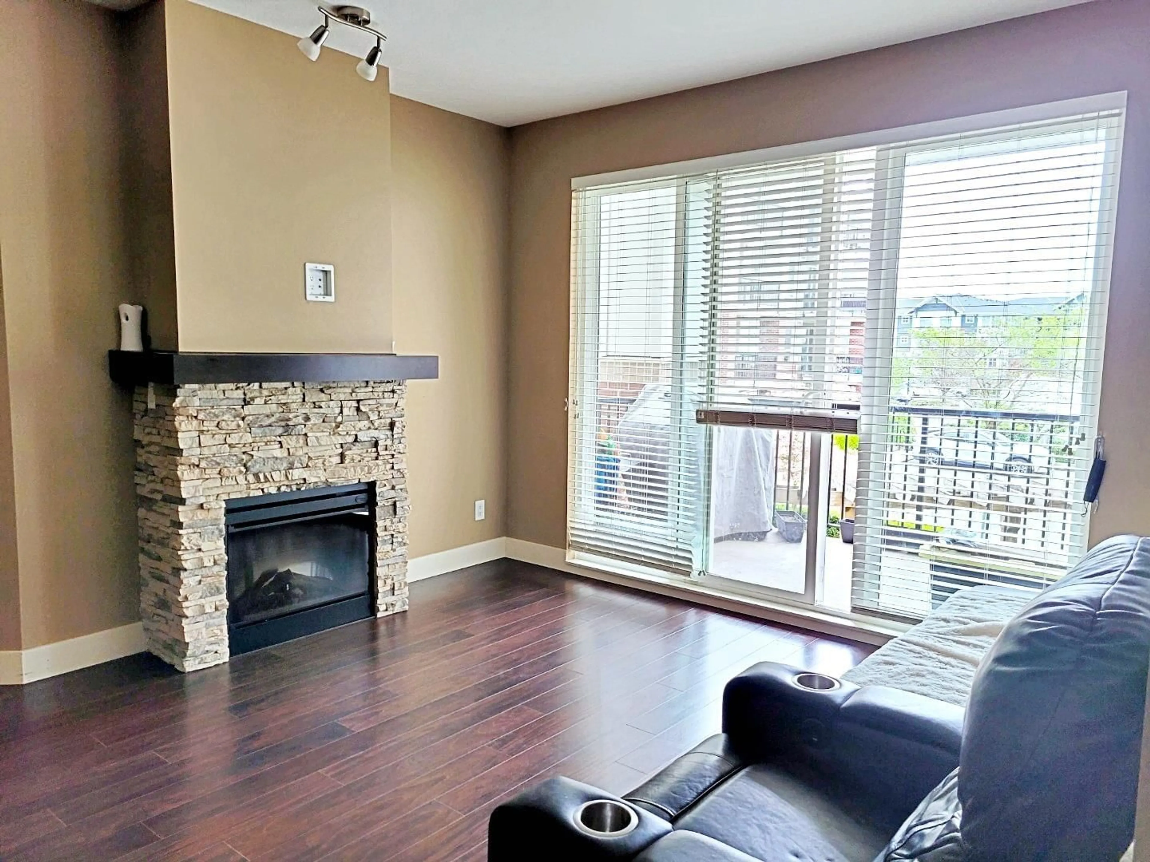 Living room with furniture, wood/laminate floor for 218 - 3192 GLADWIN ROAD, Abbotsford British Columbia V2T6M9