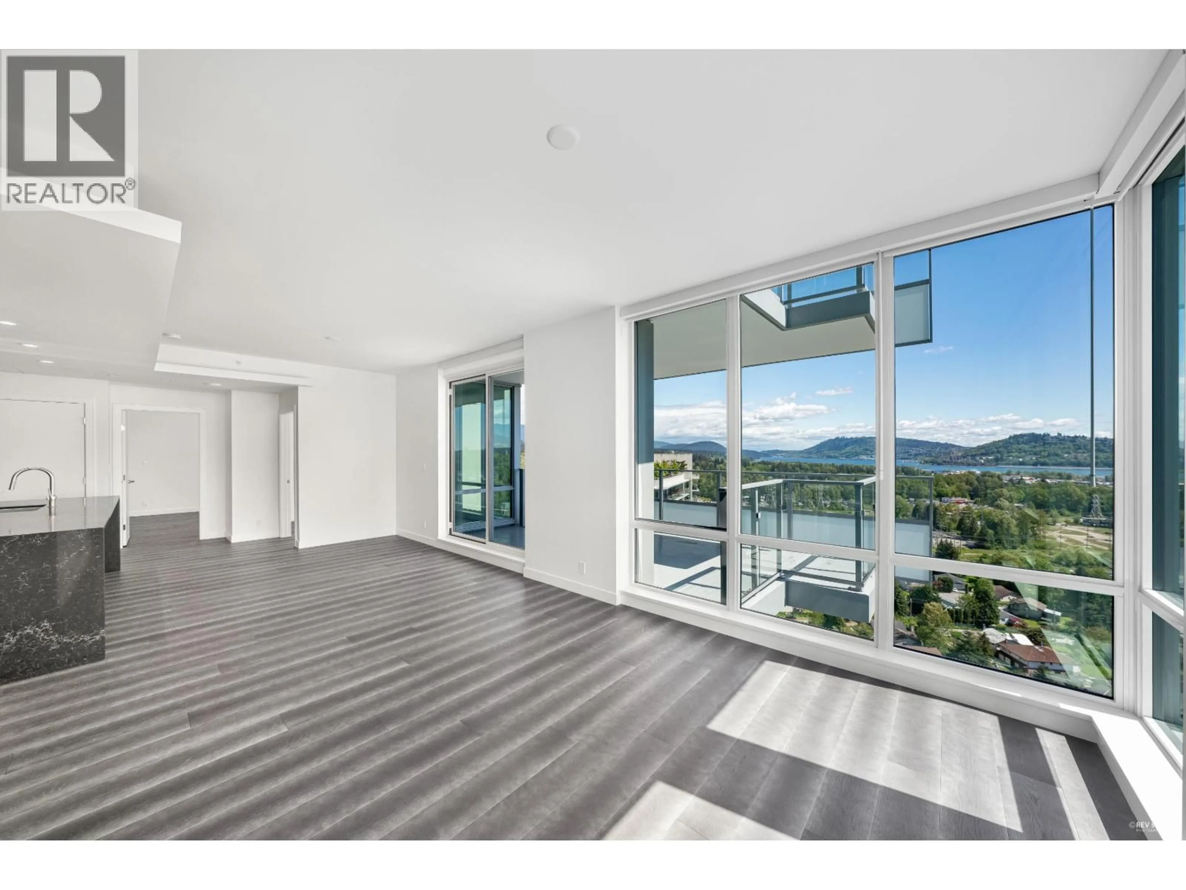 Indoor foyer for 2604 - 1500 FERN STREET, North Vancouver British Columbia V7J0E6