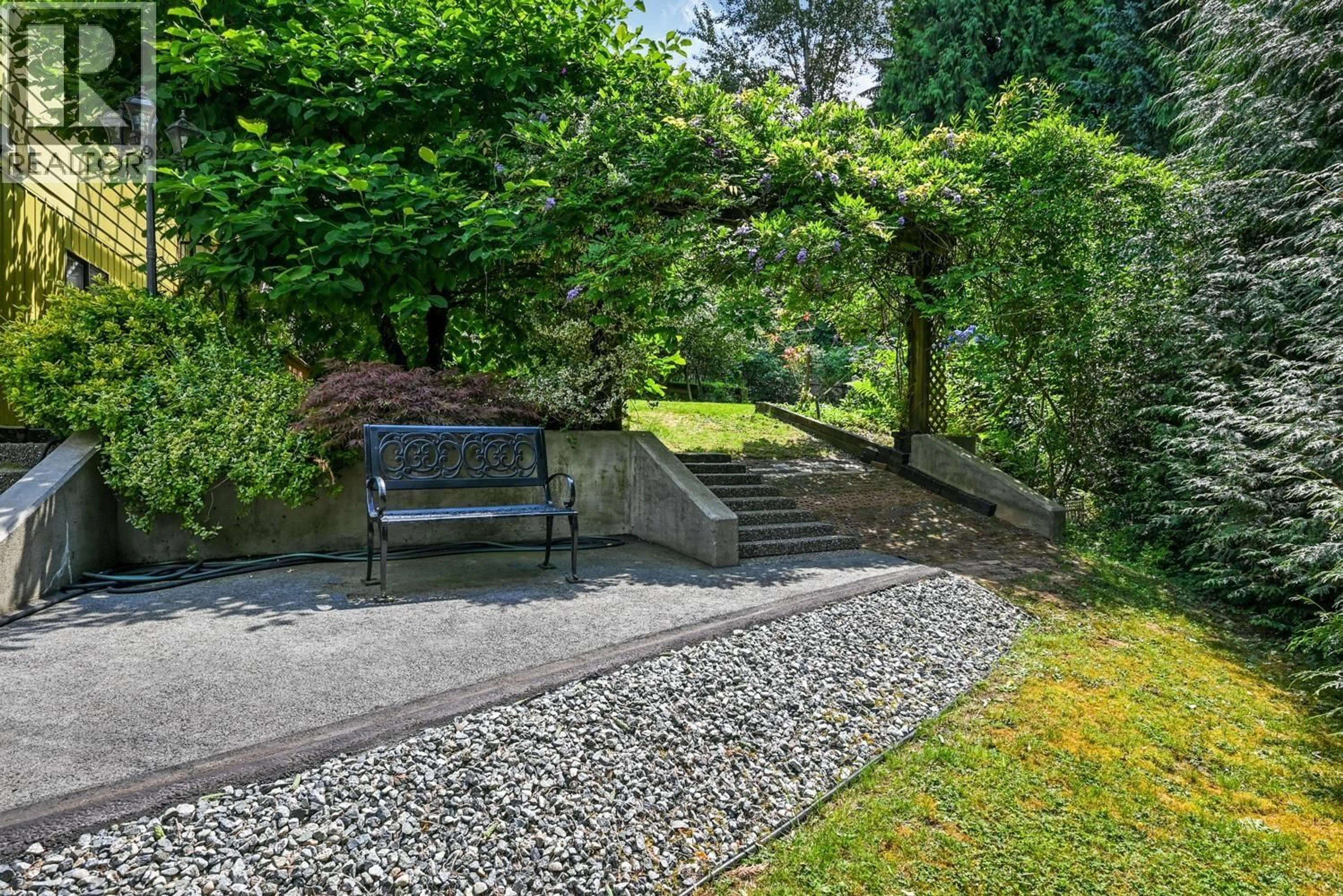 Patio, street for 24089 LOUGHEED HIGHWAY, Maple Ridge British Columbia V2W1G2