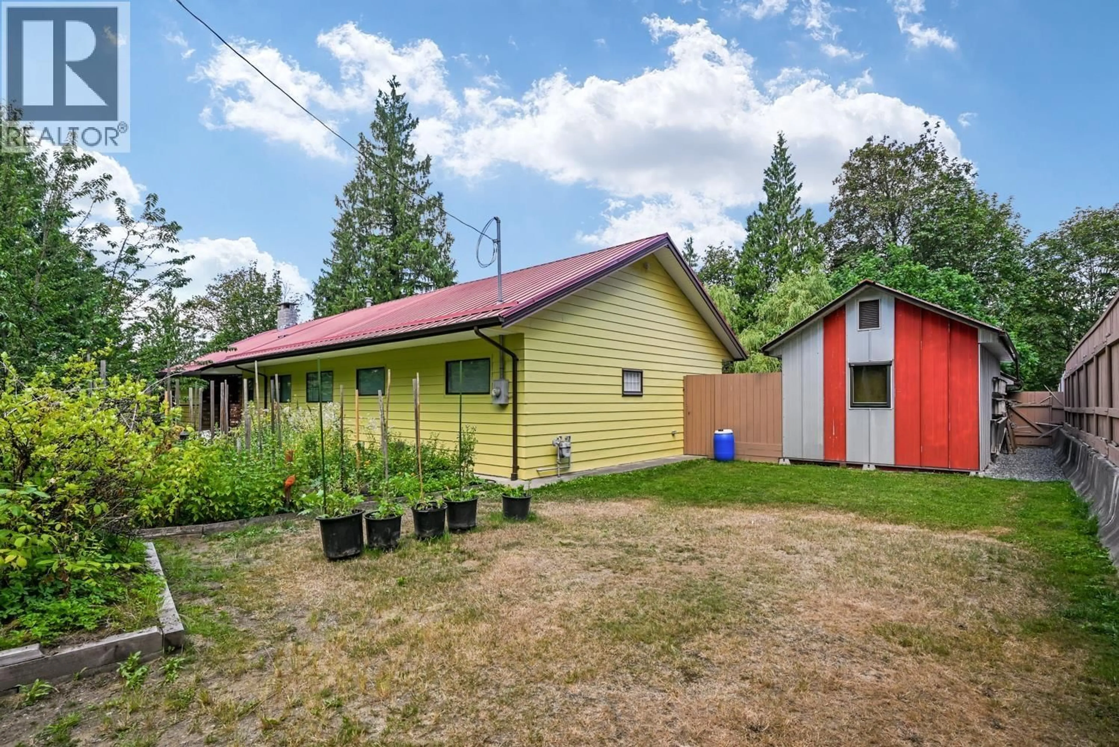 A pic from outside/outdoor area/front of a property/back of a property/a pic from drone, unknown for 24089 LOUGHEED HIGHWAY, Maple Ridge British Columbia V2W1G2