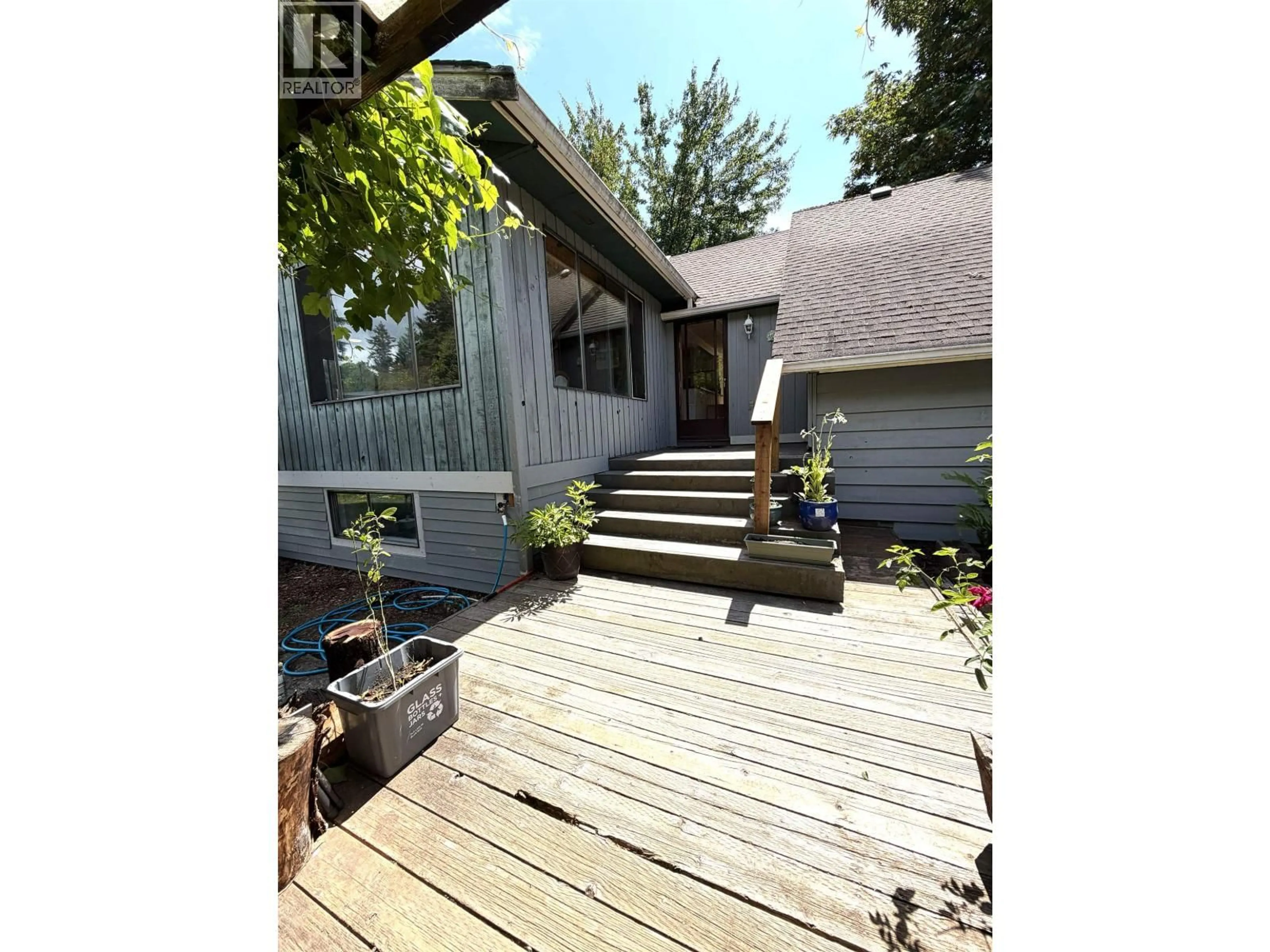 A pic from outside/outdoor area/front of a property/back of a property/a pic from drone, unknown for 988 CEMETERY ROAD, Gibsons British Columbia V0N1V7