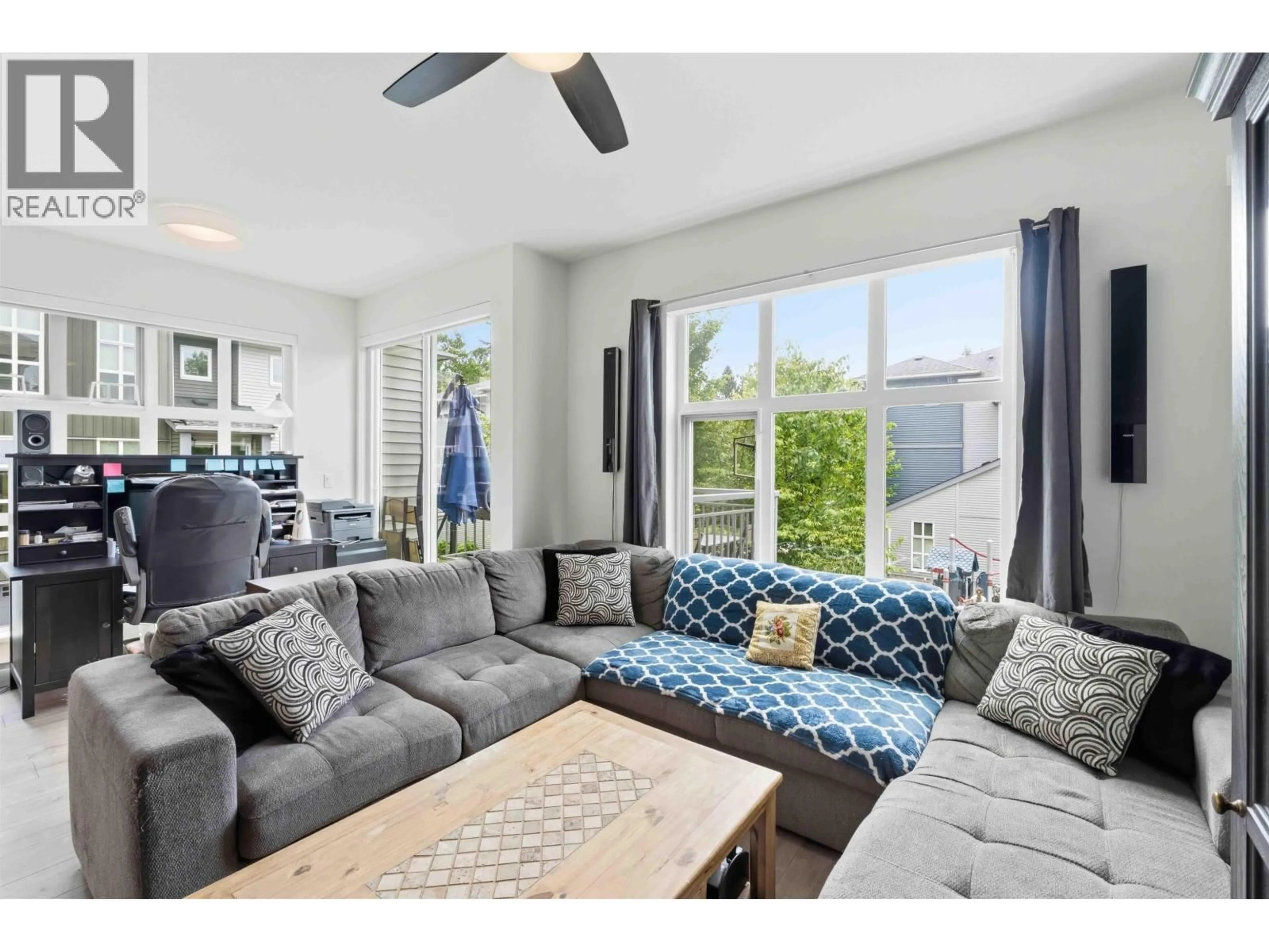Living room with furniture, unknown for 21 - 24076 112 AVENUE, Maple Ridge British Columbia V2W0K2