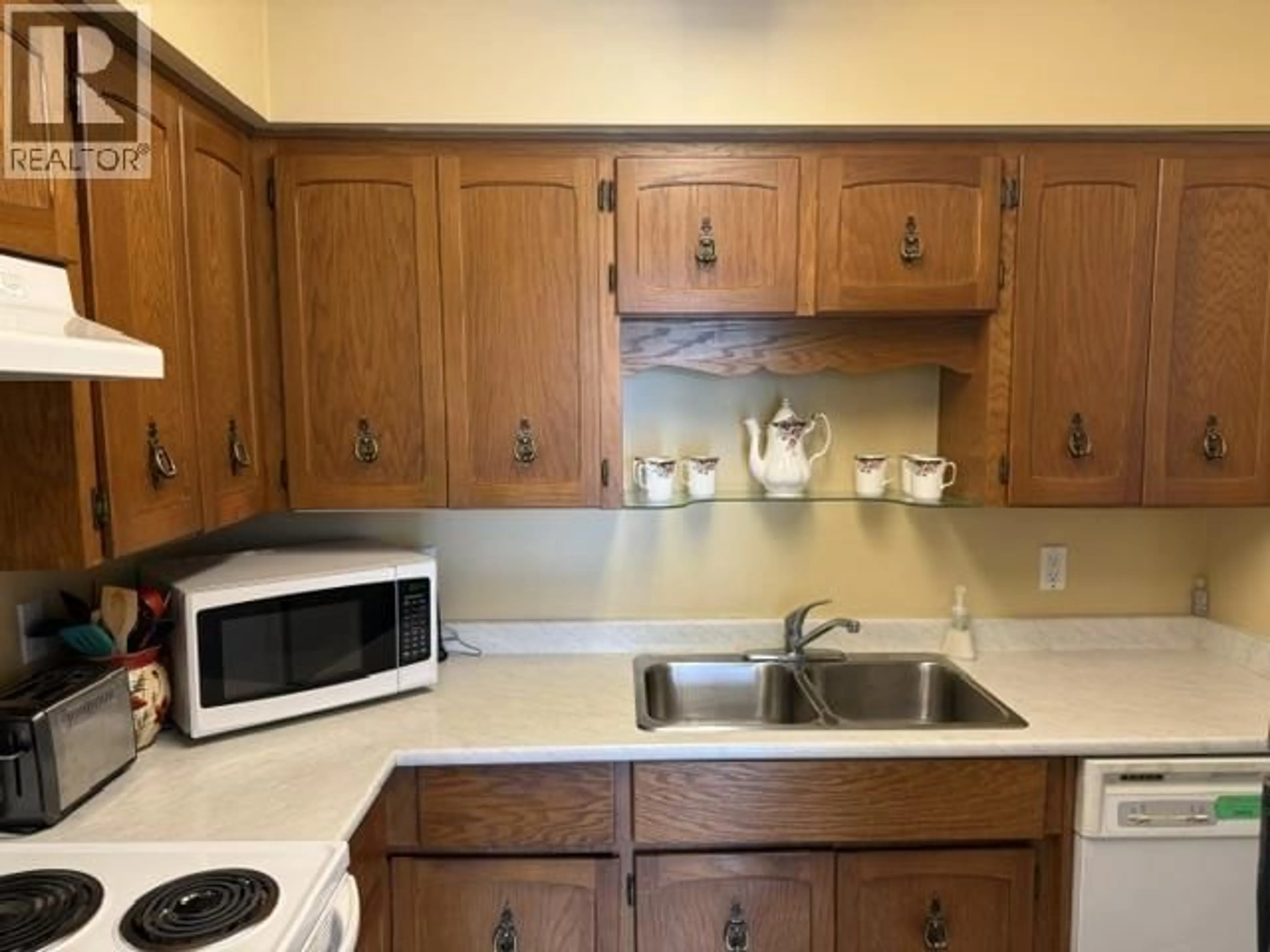 Standard kitchen, unknown for 103 - 5155 IMPERIAL STREET, Burnaby British Columbia V5J1E3