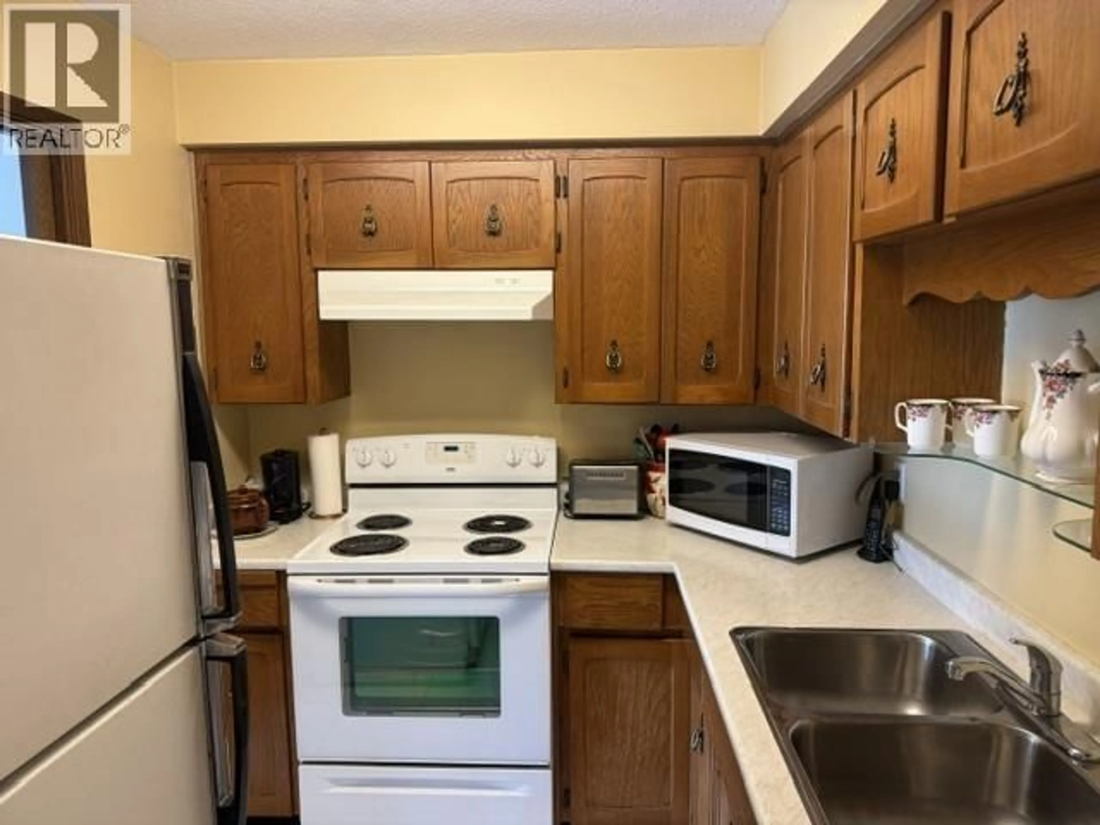 Standard kitchen, wood/laminate floor for 103 - 5155 IMPERIAL STREET, Burnaby British Columbia V5J1E3