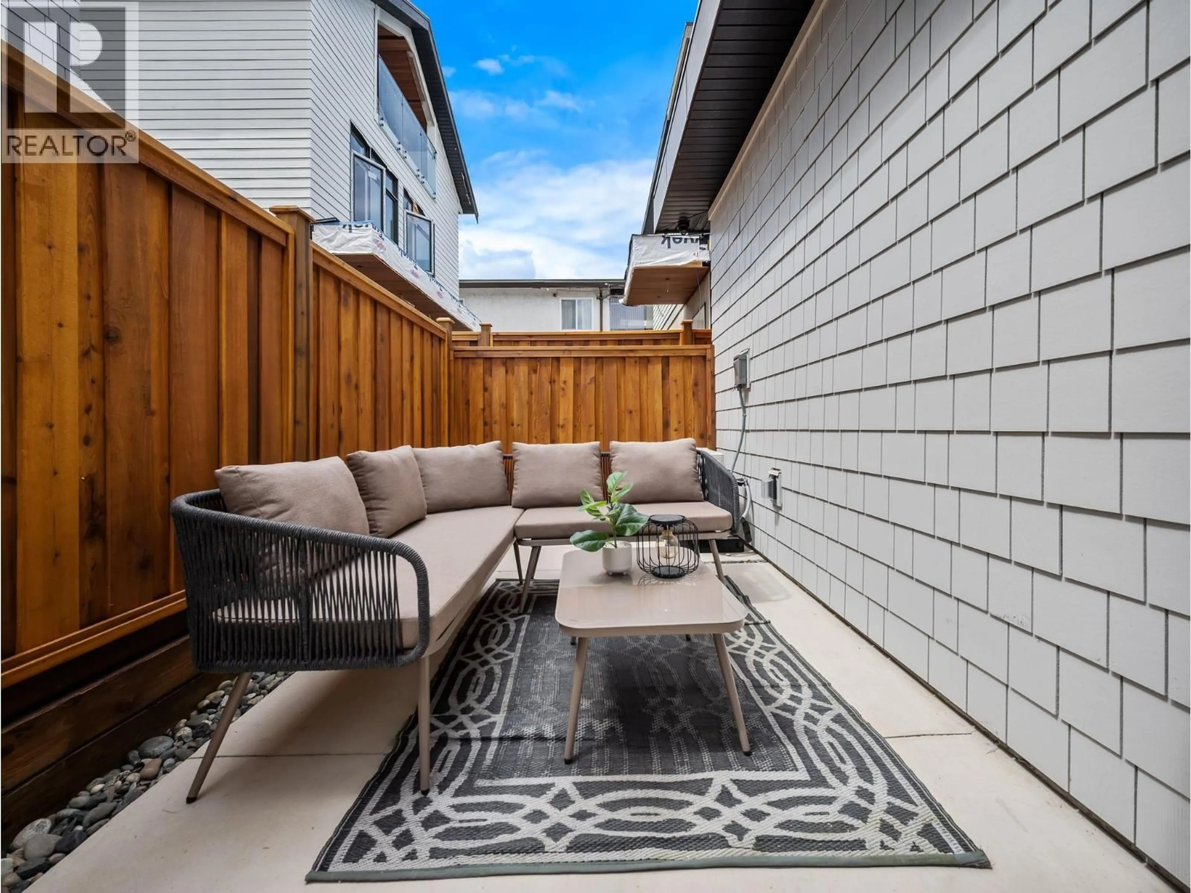 Patio, street for 2545 2ND AVENUE, Vancouver British Columbia V5M1C7