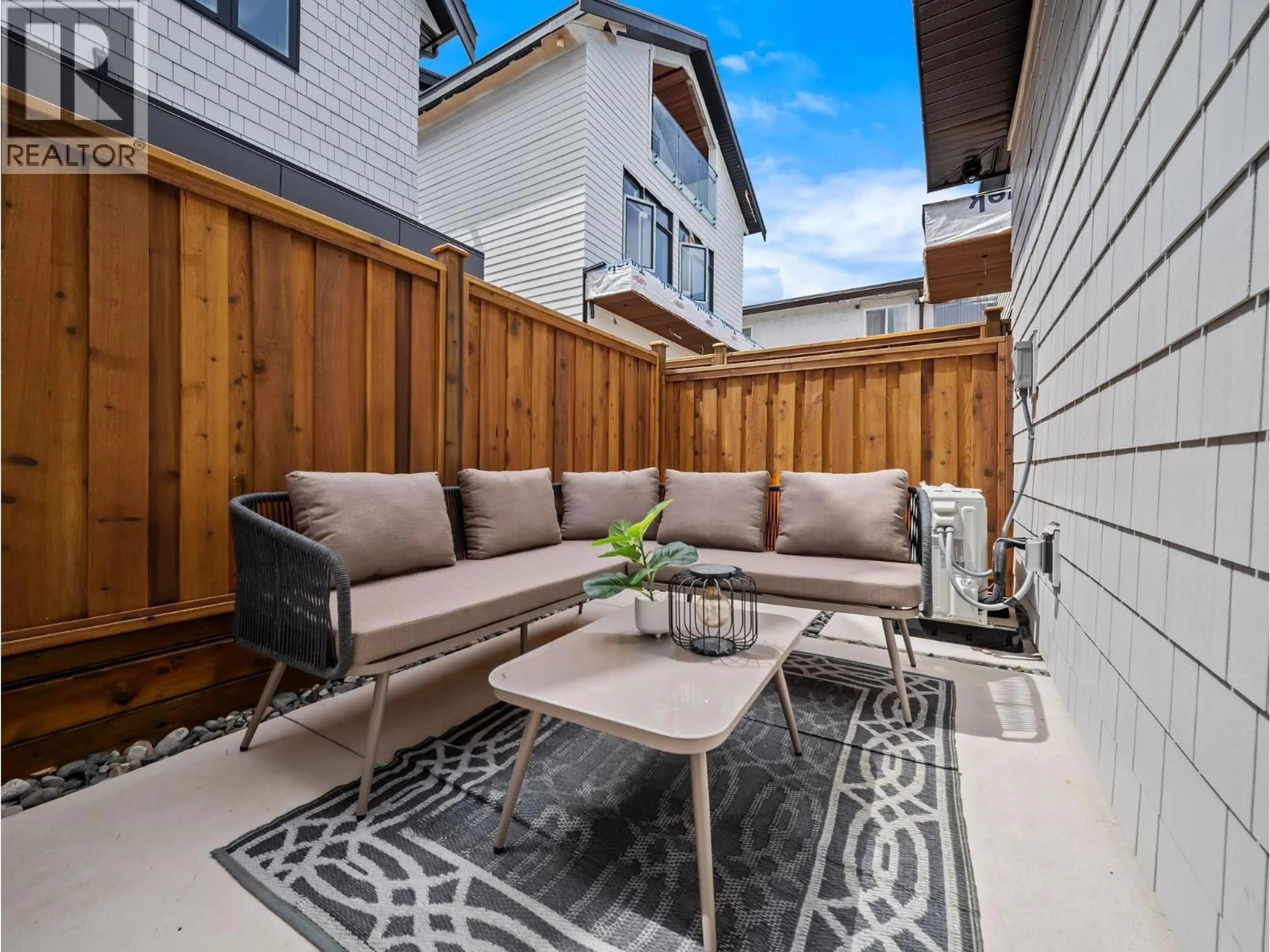 Patio, street for 2545 2ND AVENUE, Vancouver British Columbia V5M1C7