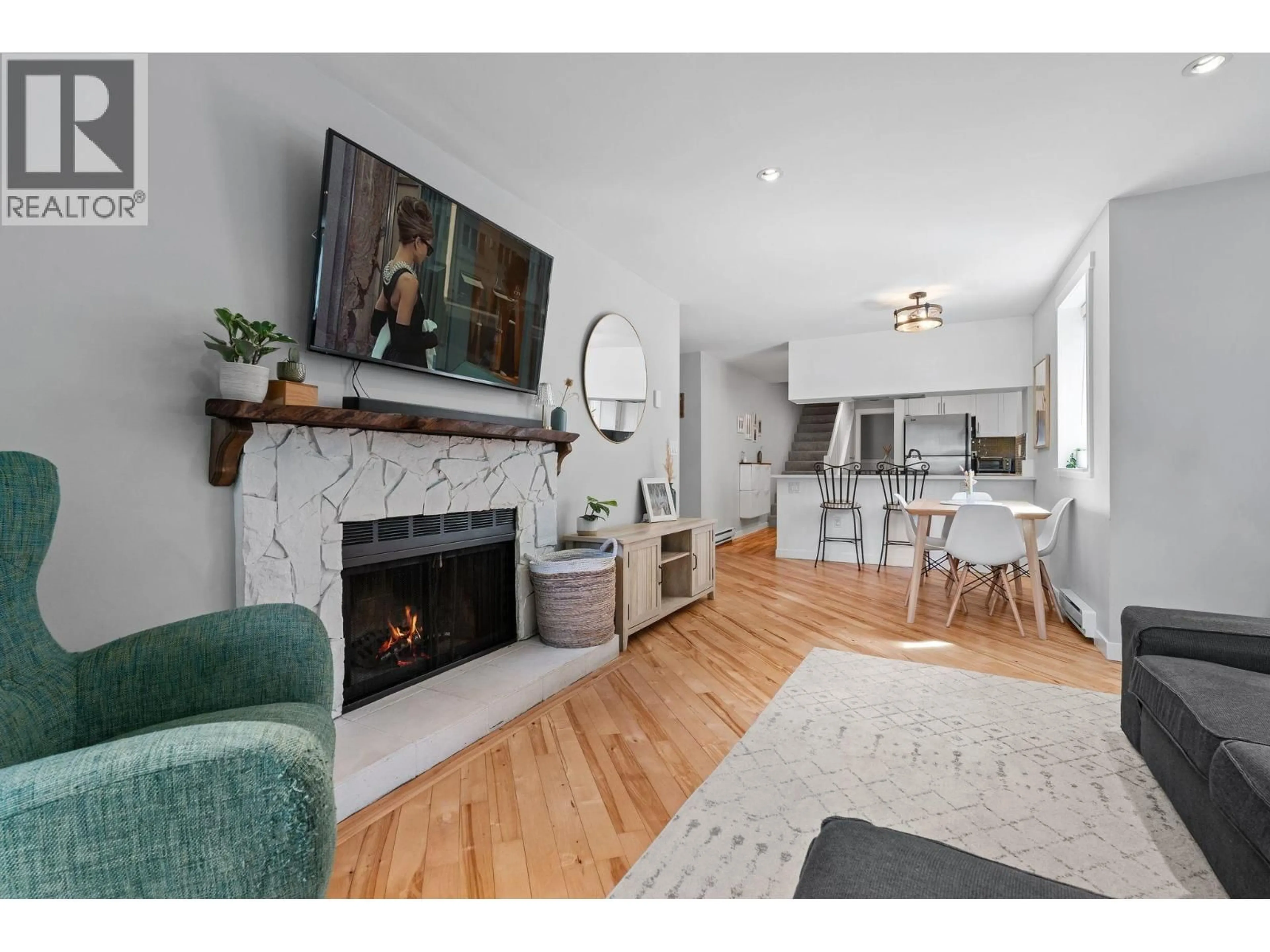 Living room with furniture, wood/laminate floor for 218 15TH AVENUE, Vancouver British Columbia V5Y1X9