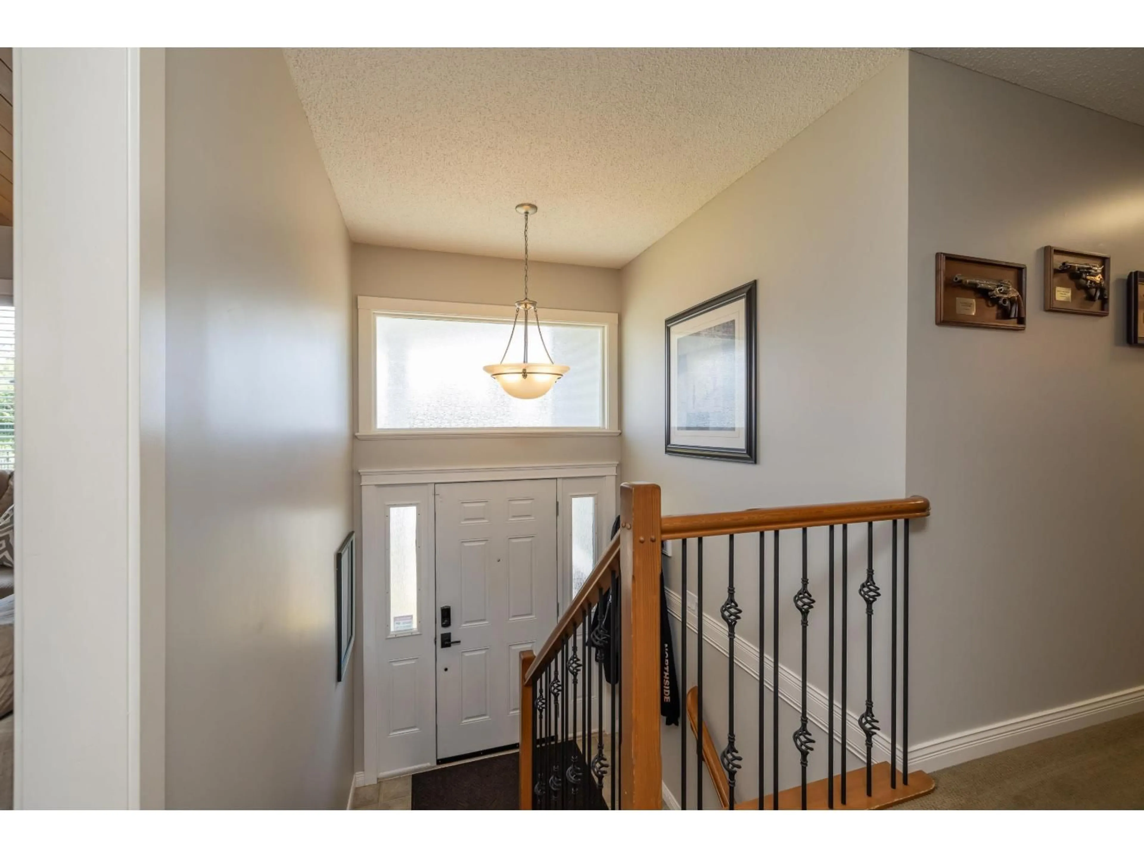 Indoor entryway for 45793 LEWIS AVENUE, Chilliwack British Columbia V2P3C3