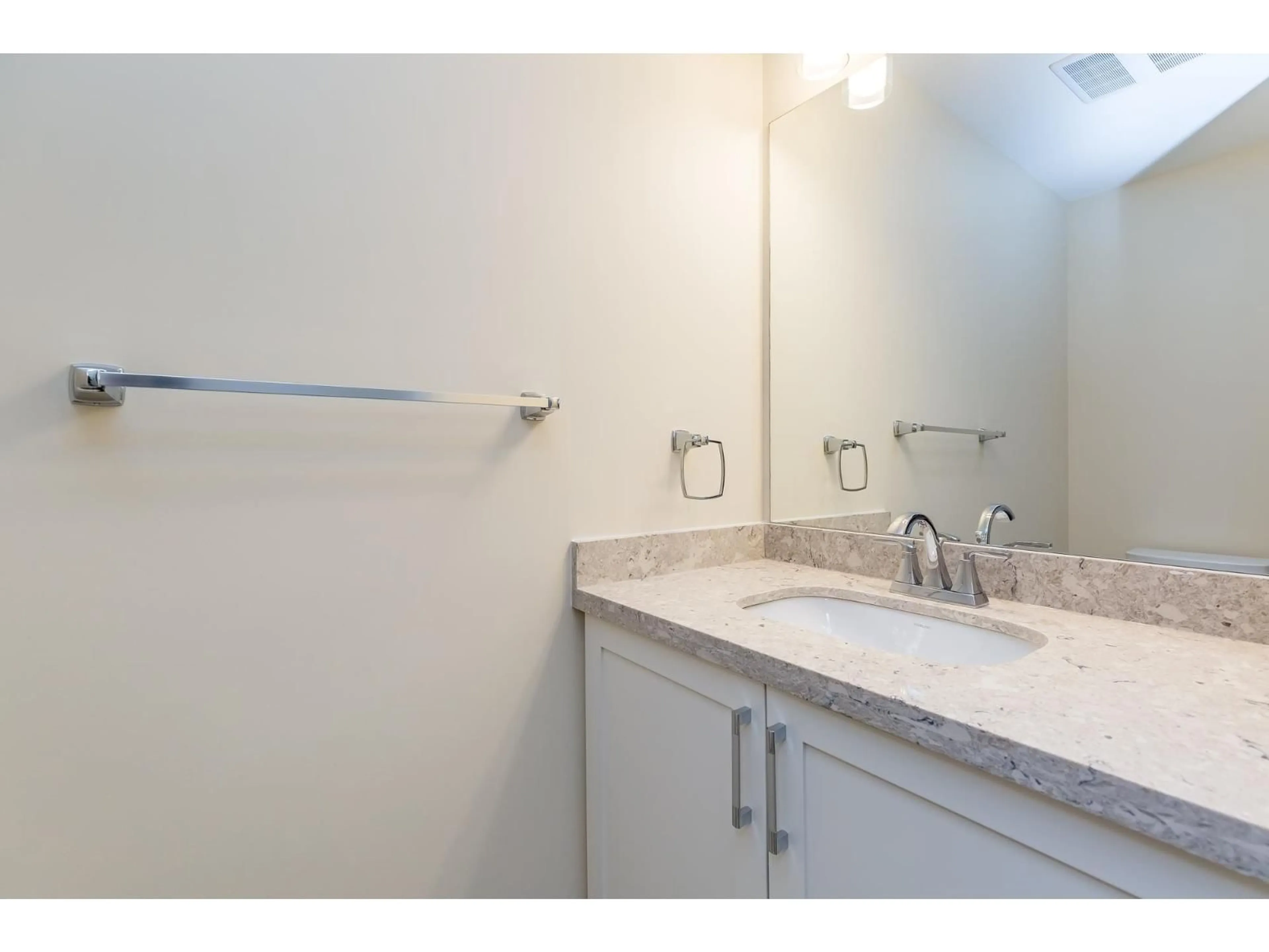 Standard bathroom, ceramic/tile floor for 5 - 8567 204 STREET, Langley British Columbia V2Y3R2
