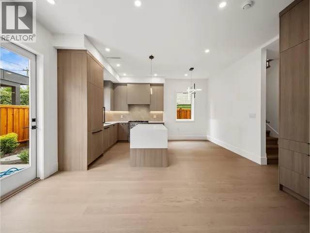 2- - 2547 2ND AVENUE, Vancouver 4