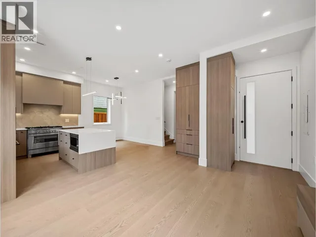 2- - 2547 2ND AVENUE, Vancouver 5