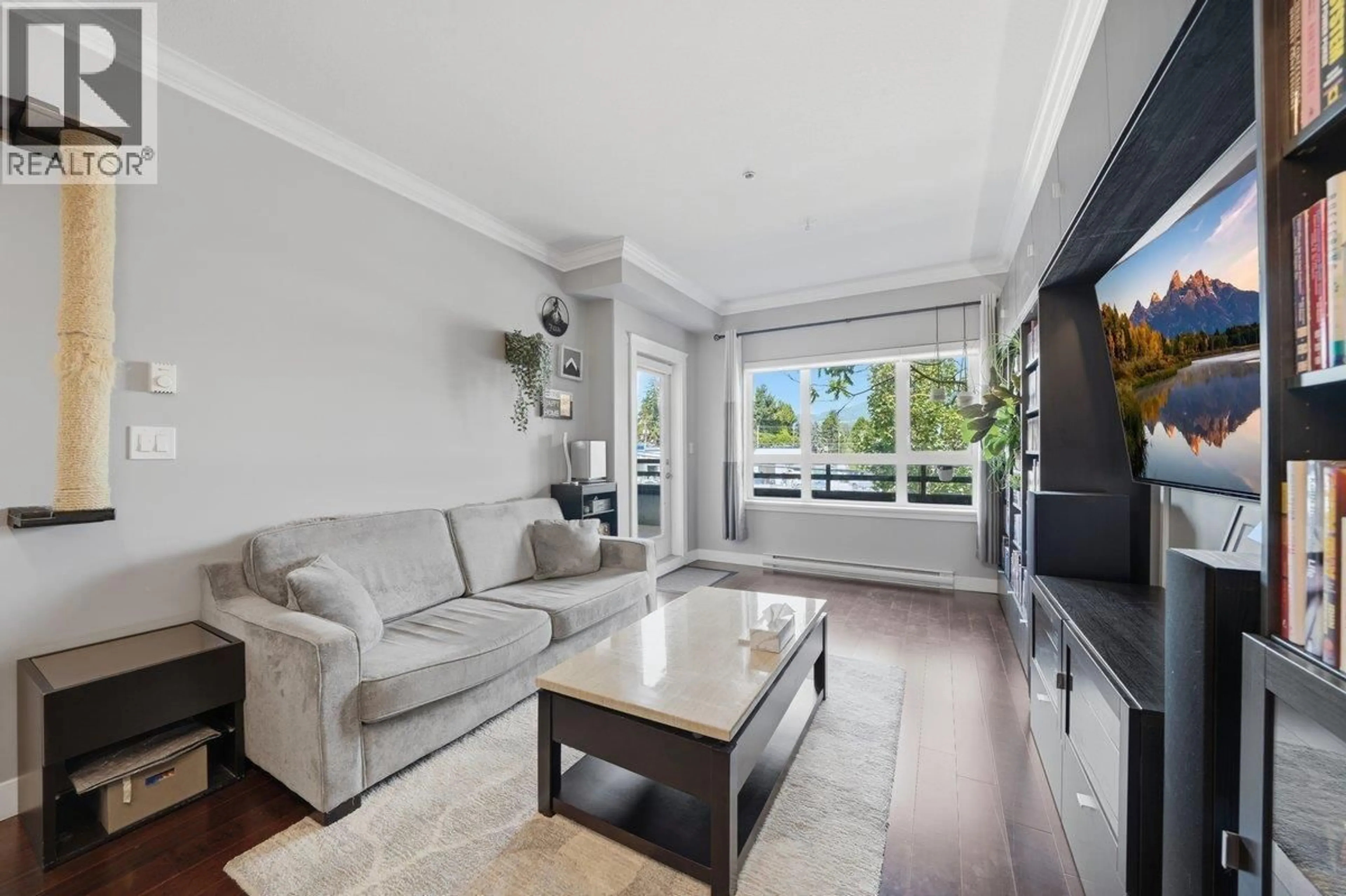 Living room with furniture, unknown for 203 - 2664 KINGSWAY AVENUE, Port Coquitlam British Columbia V3C1T8