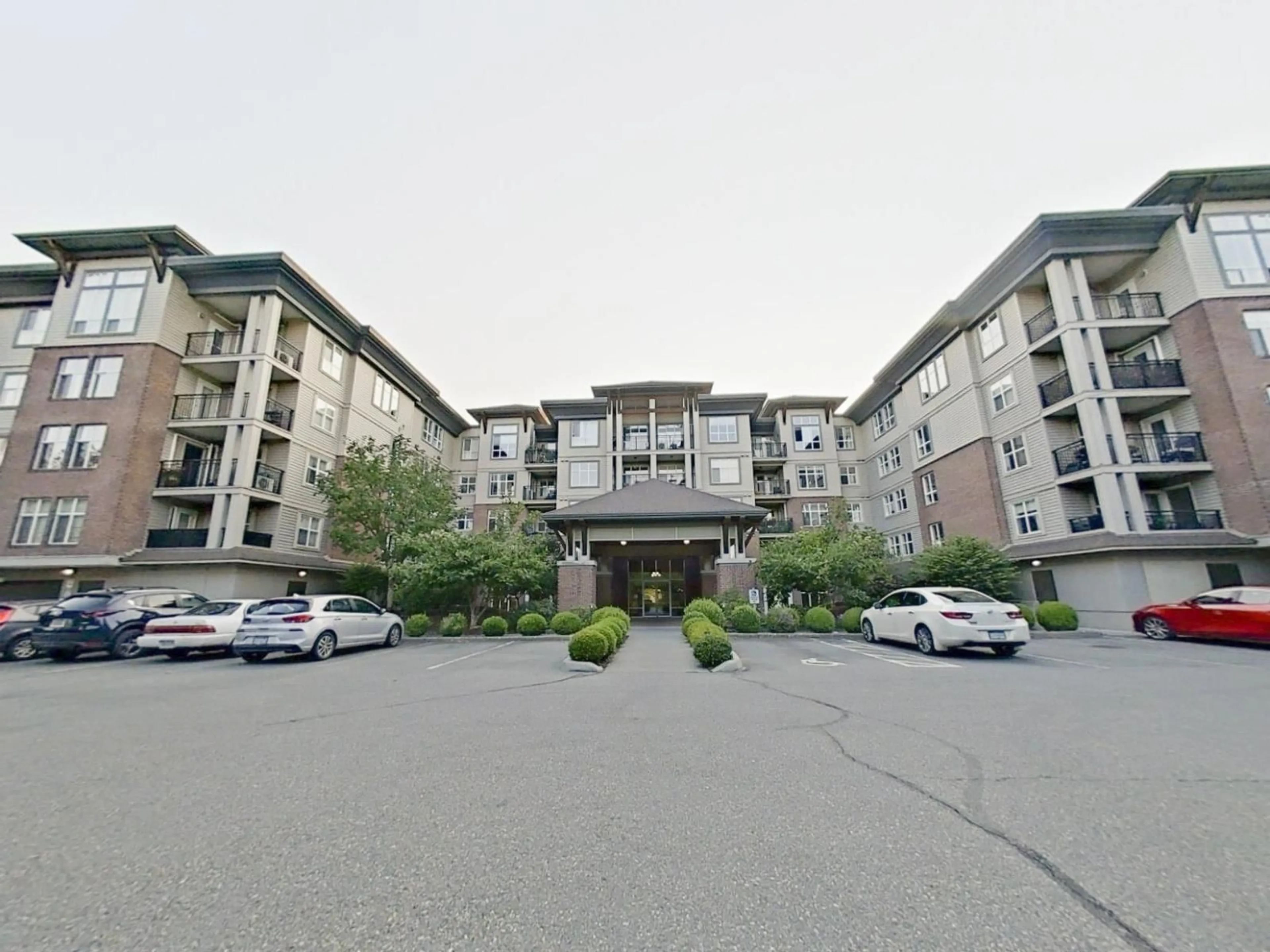A pic from outside/outdoor area/front of a property/back of a property/a pic from drone, unknown for 201 - 8955 EDWARD STREET, Chilliwack British Columbia V2P4E2
